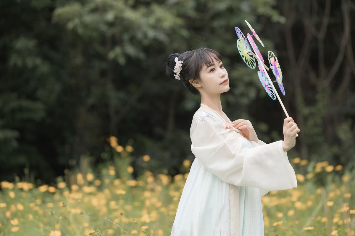 小花花与夏日小黄花，邂逅清新少女时光