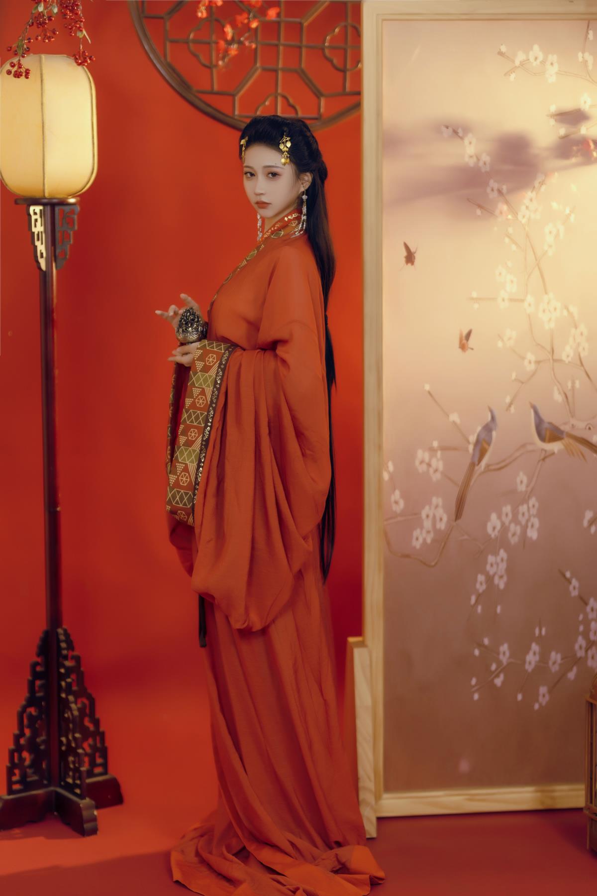 《浮川剑花，许你来世雪底封刀结庐家》 （结合了浮川、剑浣花、雪底封刀结庐为家等元素，符合古风文艺风格，同时考虑到整体内容围绕人物展开，补充了“剑花”使标题更具画面感） 或者 《剑浣生死间，雪底结庐期来世》 （强调了剑浣花生死无涯的情境以及来世雪底封刀结庐的期许，突出古风文艺感） 又或者 《浮川雪底封刀，来世结庐为家梦》 （简洁概括主要元素，营造出富有意境的古风氛围）