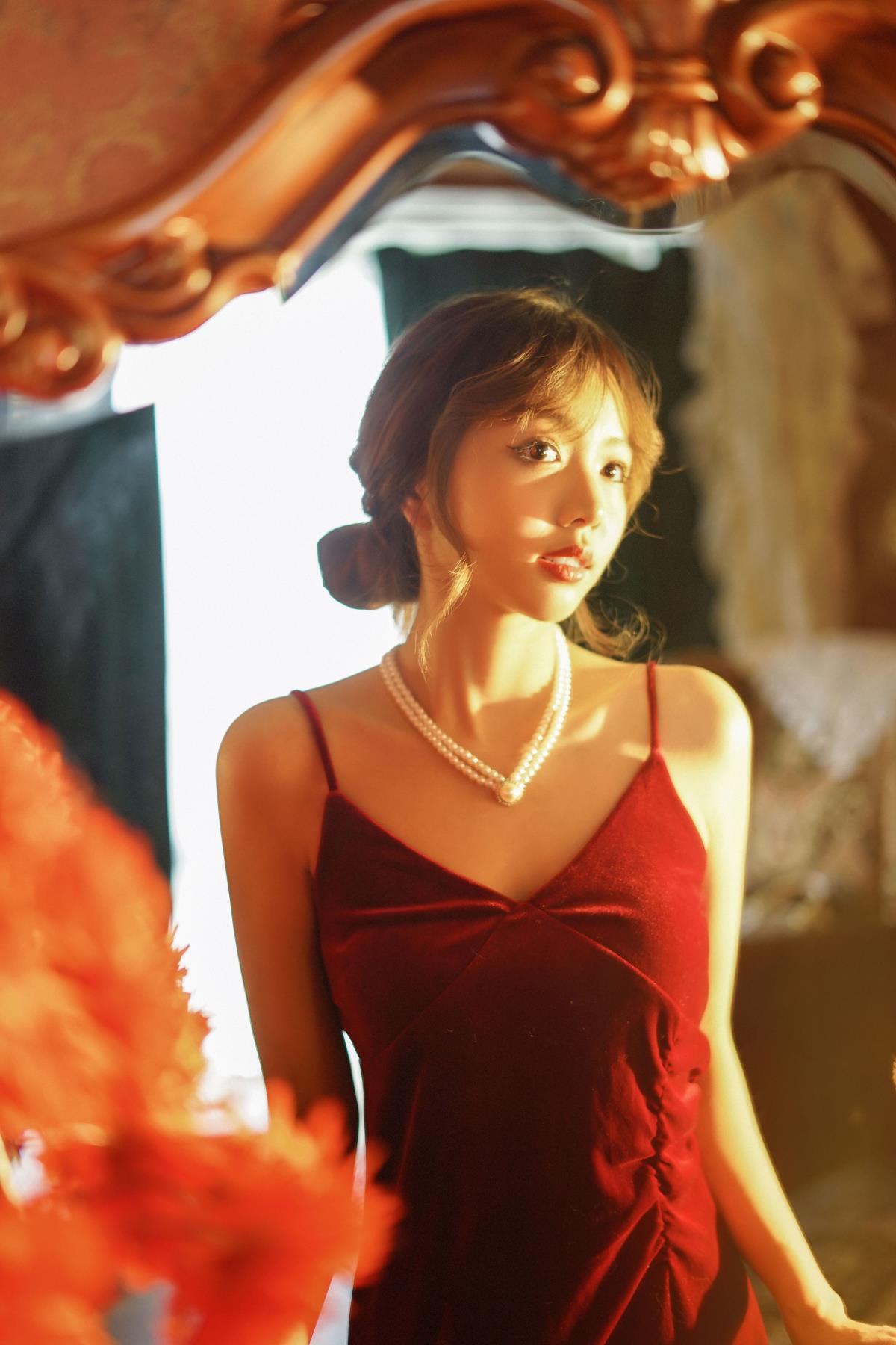 《词不达意，光影勾勒复古美人梦》