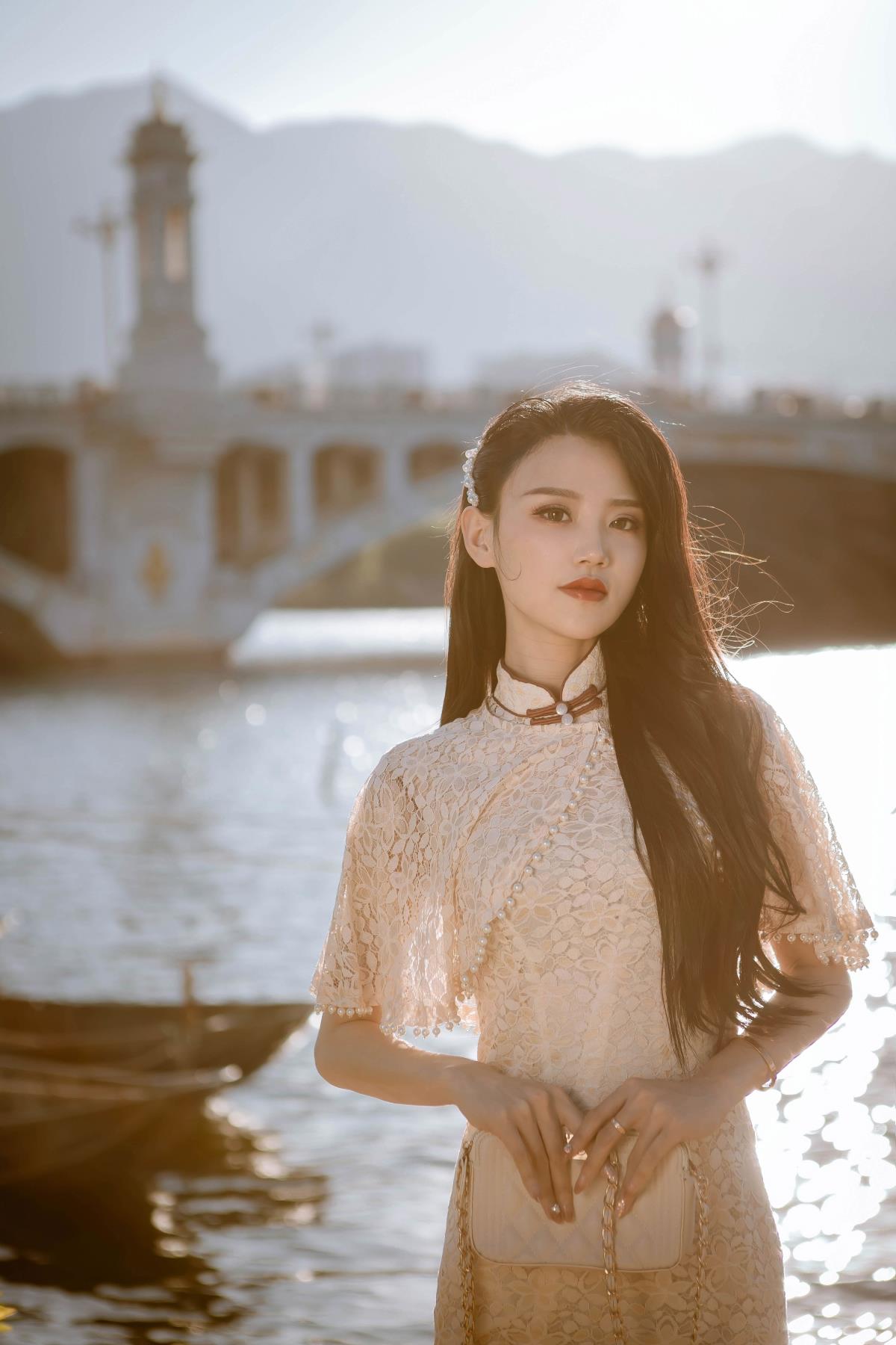 《旗袍韵里的近代与现代：欧式大桥上的唯美缔结》