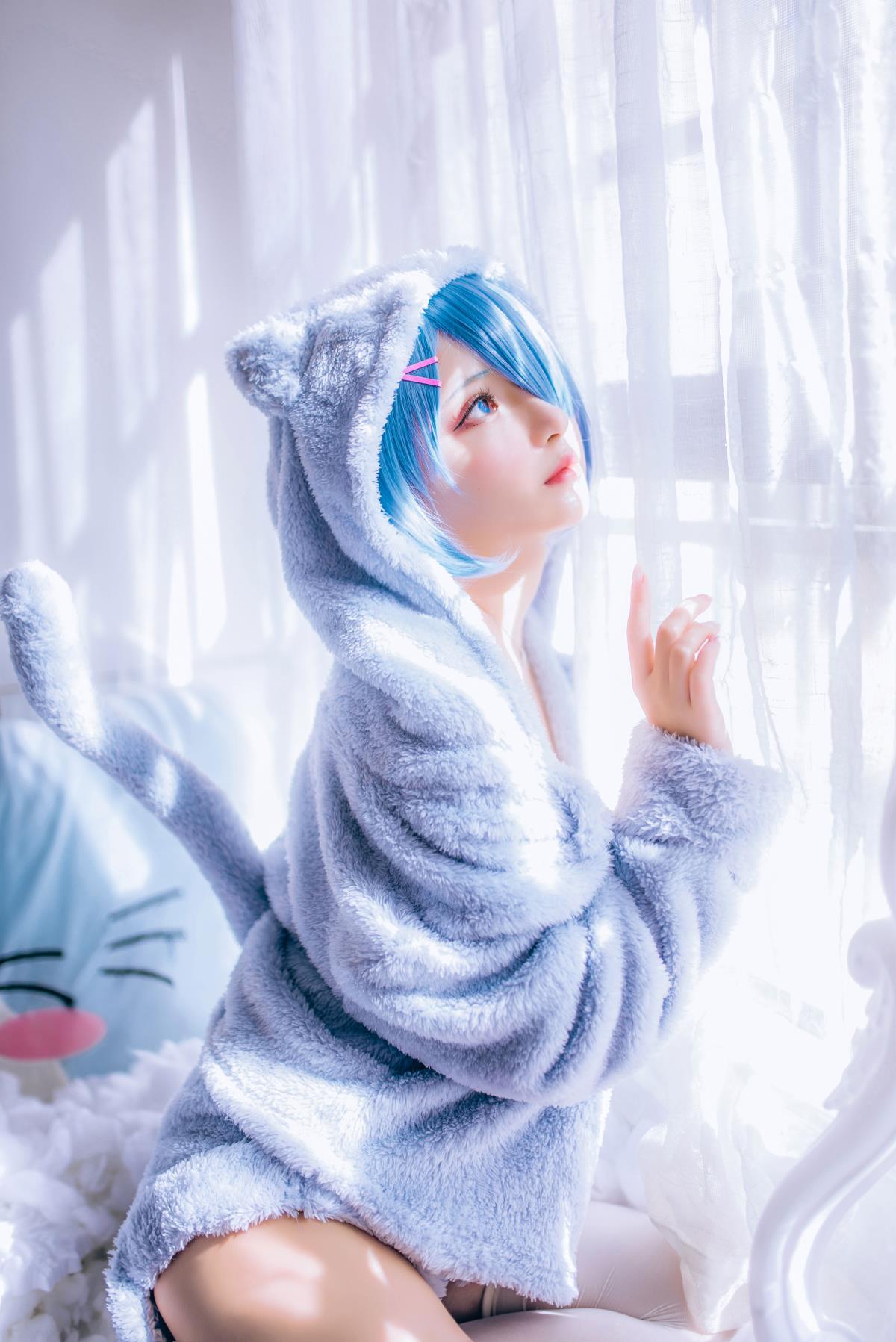 《可爱蕾姆：蓝色真爱下的性感萝莉Cosplay》