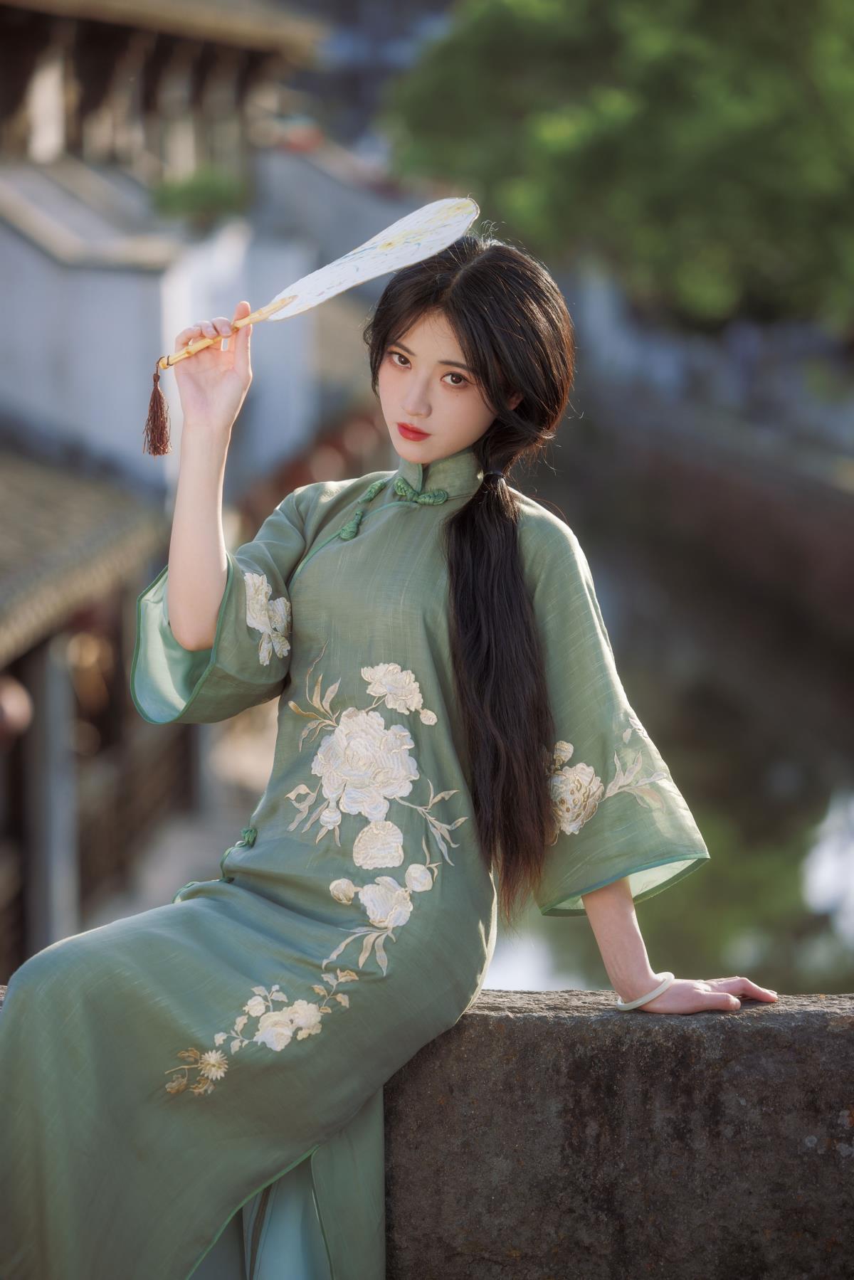 穿行在绍兴老街，邂逅江南旧梦与旗袍美人