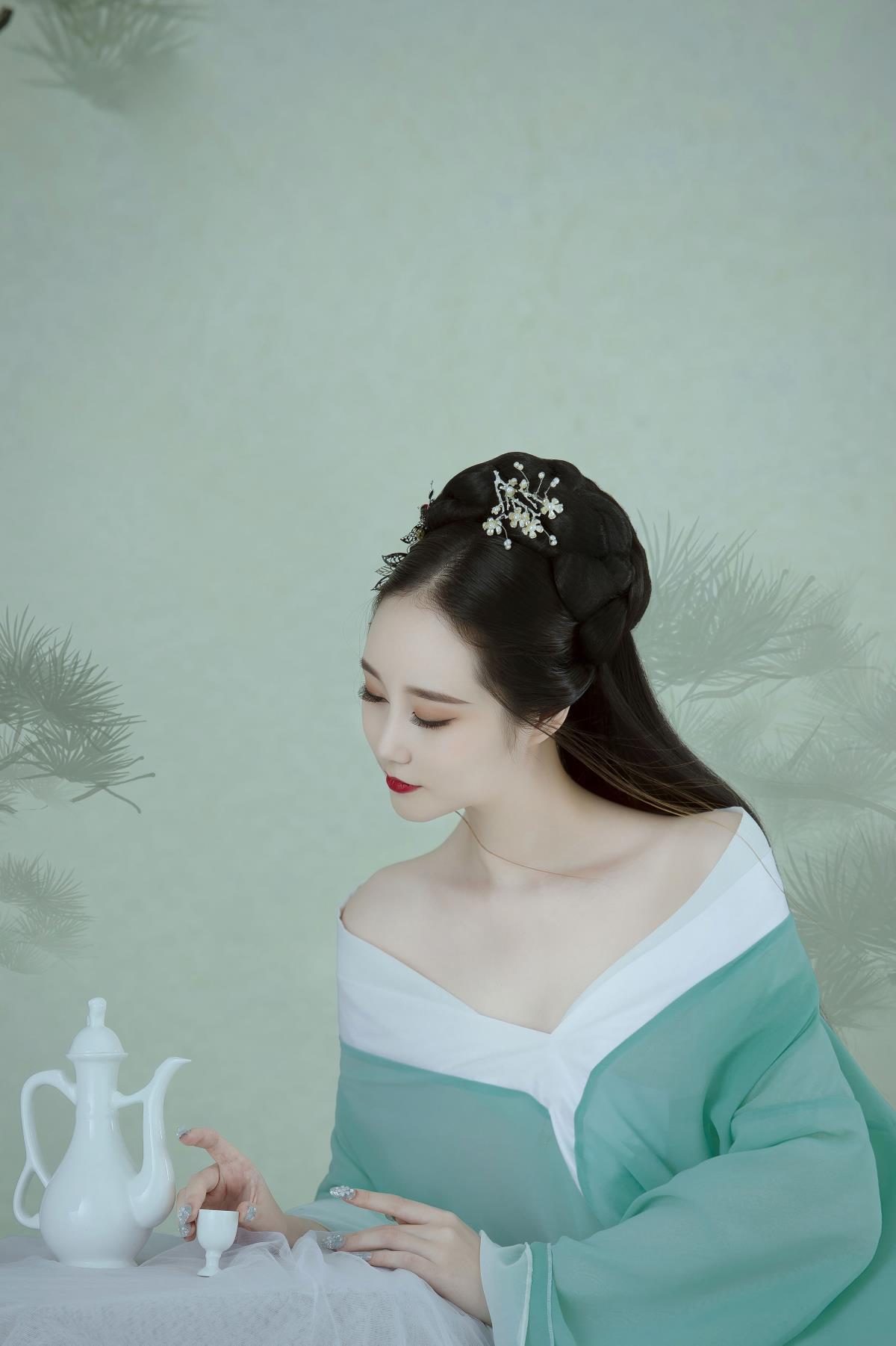 碧瑶：断肠垂泪，花儿辞枝的古风画意