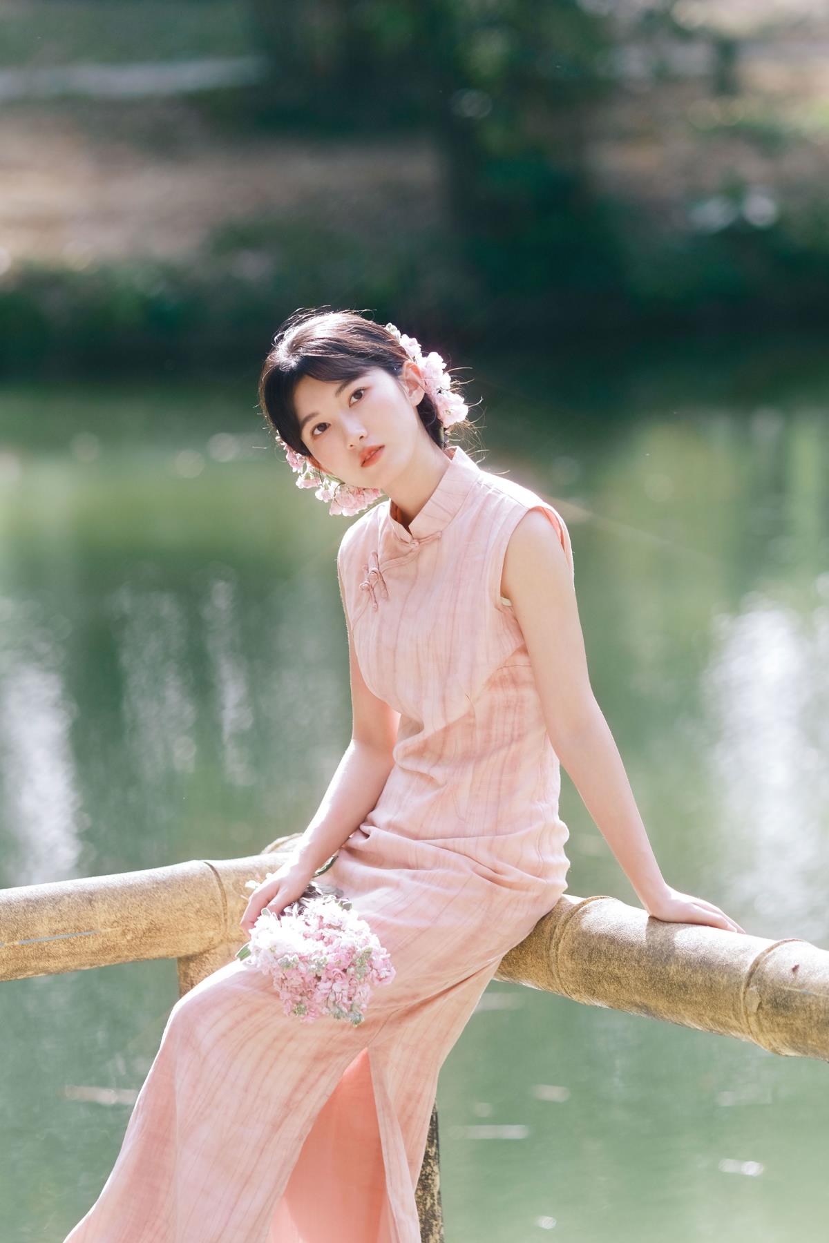 观我旧往，共赴旗袍民国的清新花束之约