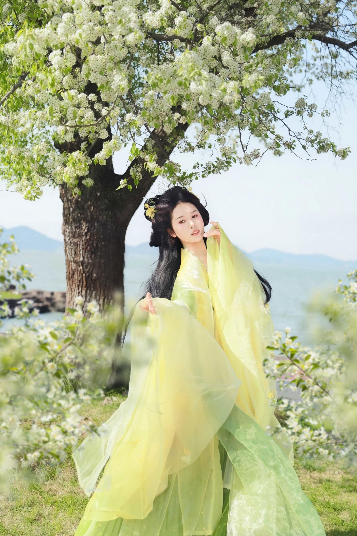 梨花开时，赴一场汉服约拍的古风诗意春日淡雅之约