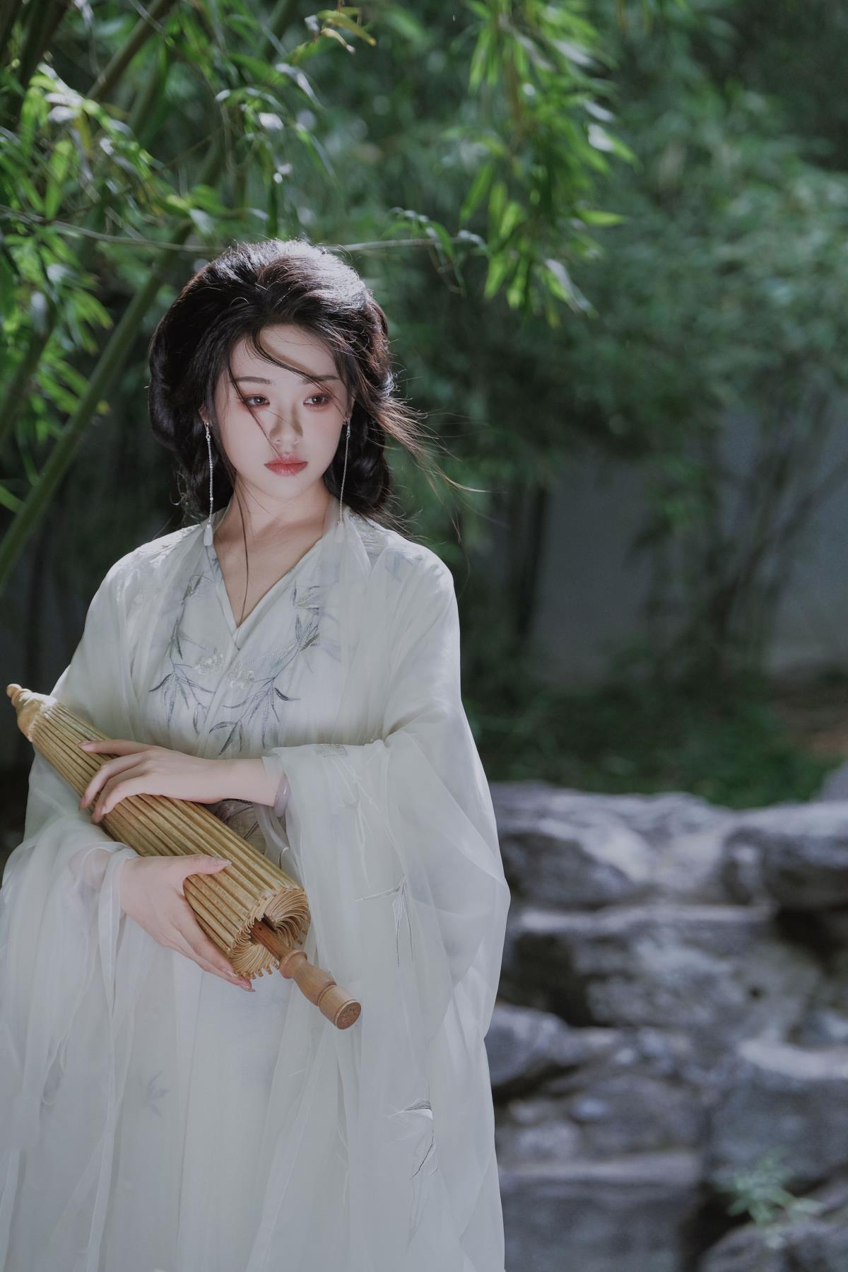 琴师与佳人：月光下的唯美古风离殇