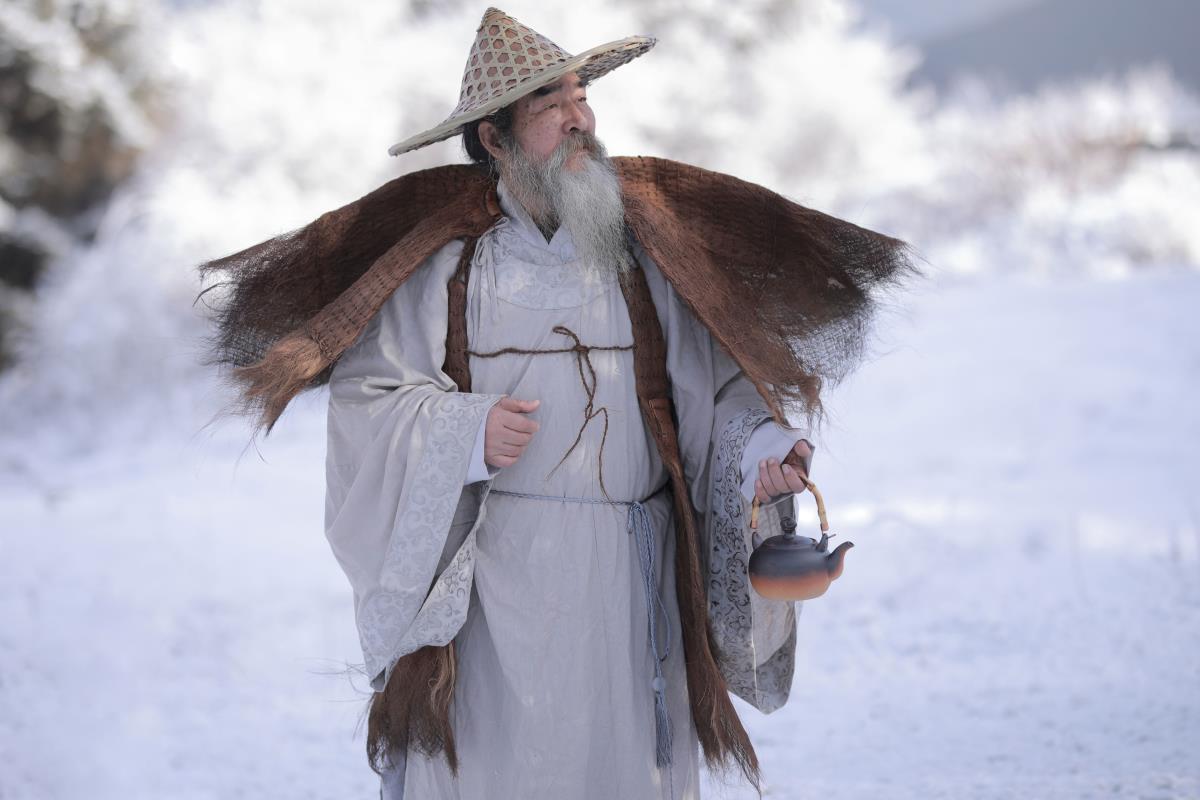 风雪夜归，山林雪景间的诗意守望