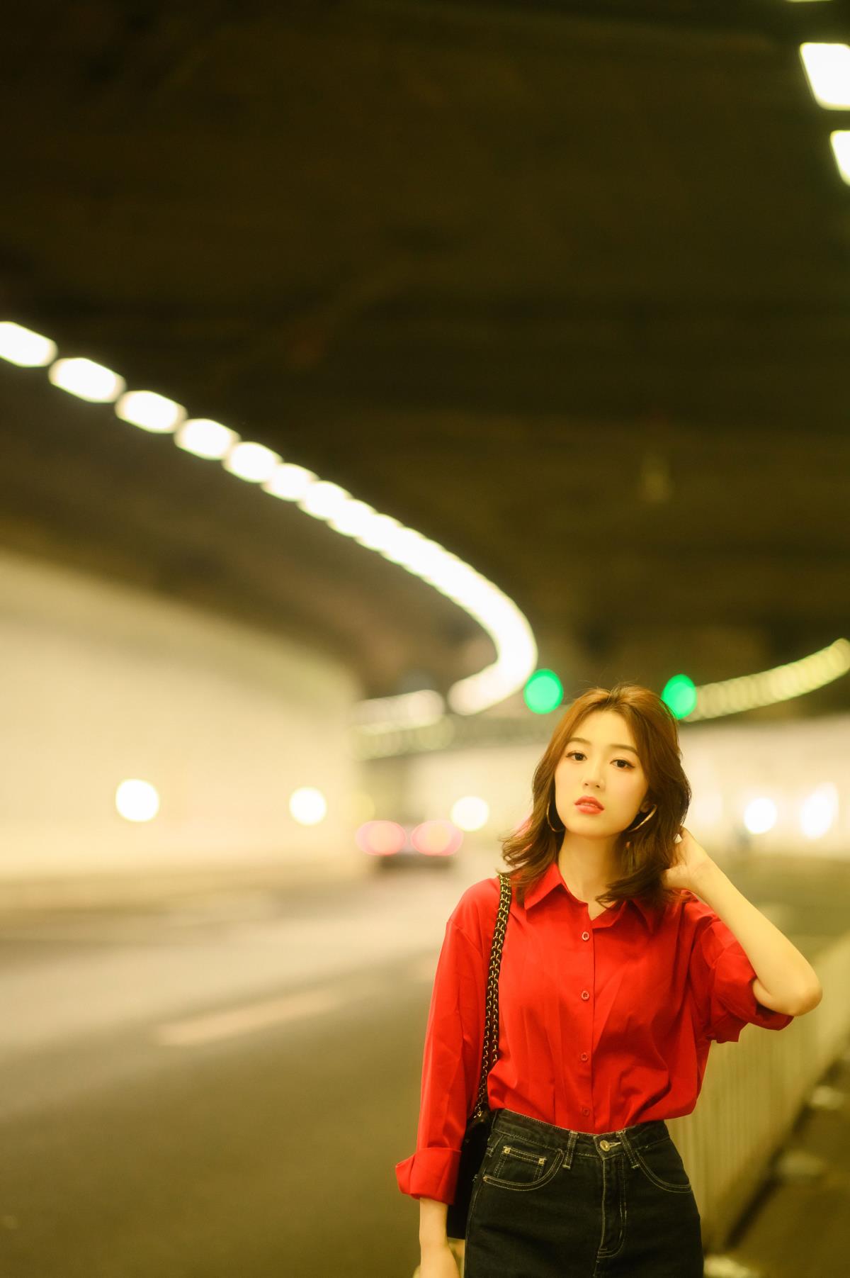 《Be Alright：告别后的独自绽放，复古港风下的孤独女郎》