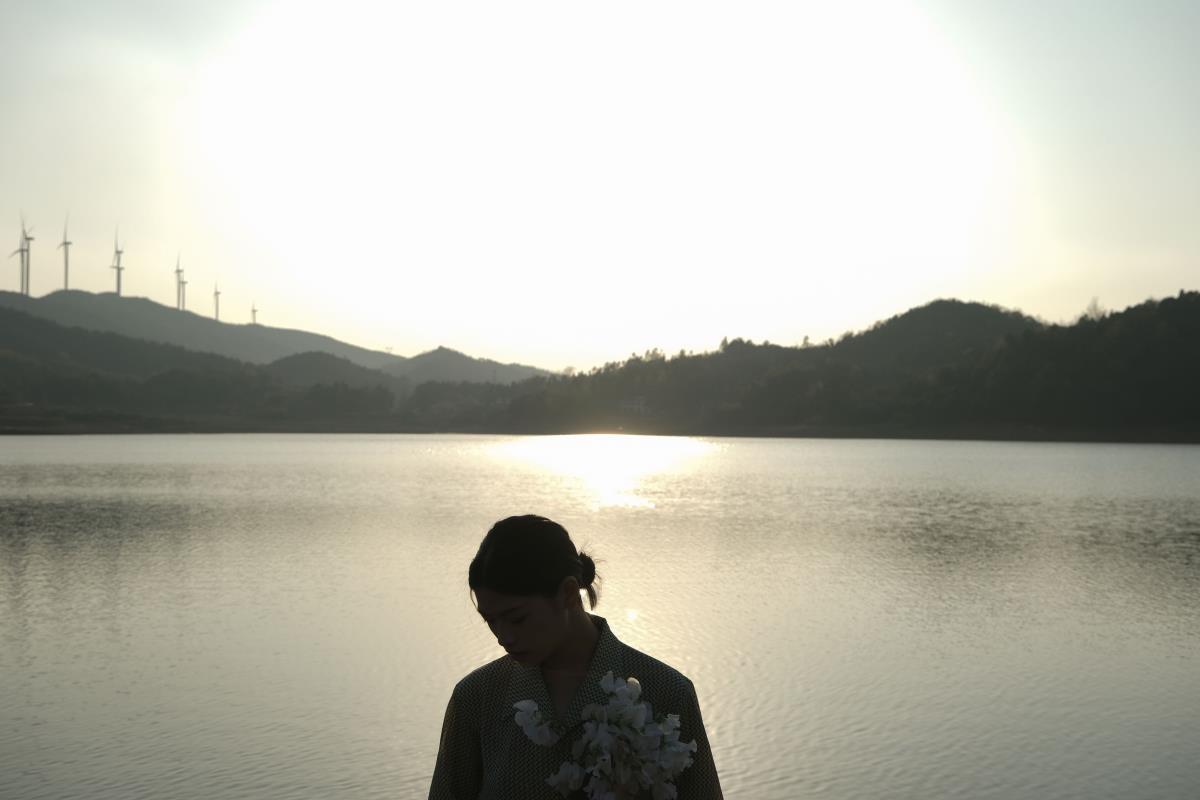 夕阳西下，绘就光影意境与氛围