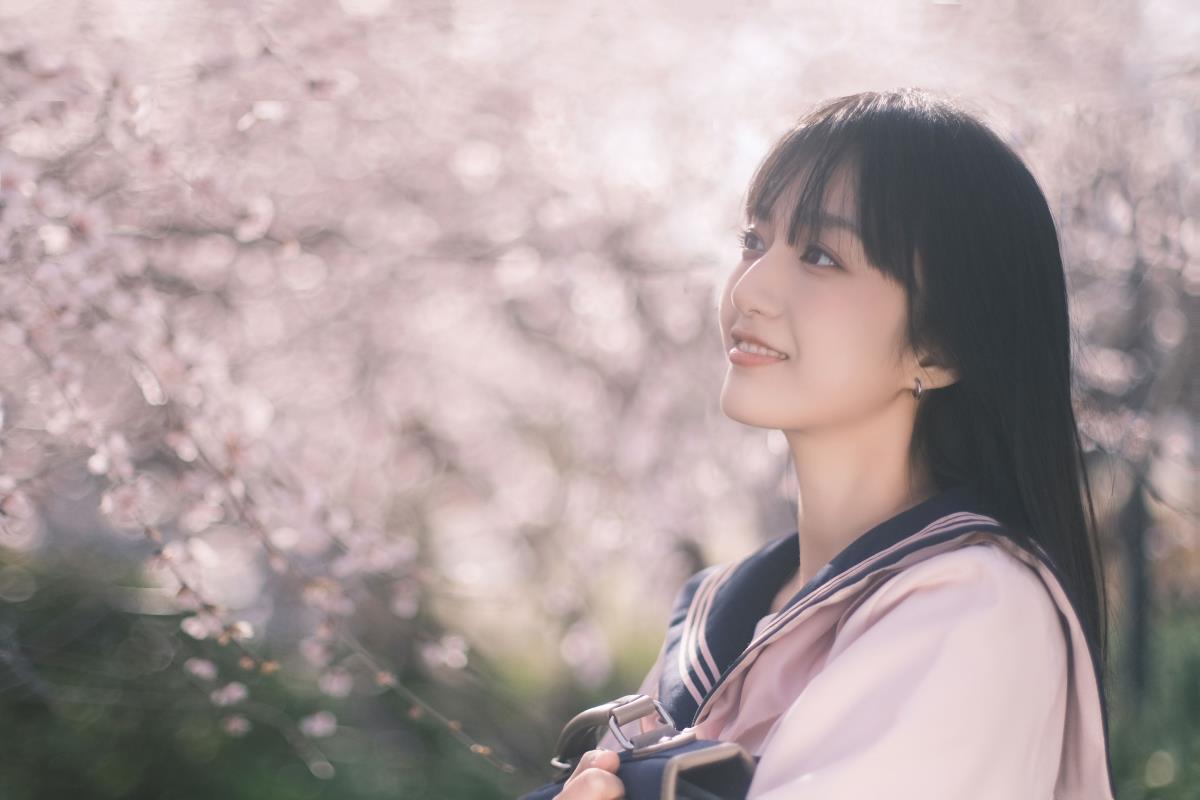 《JK 少女与樱花：风里藏着整个春天》