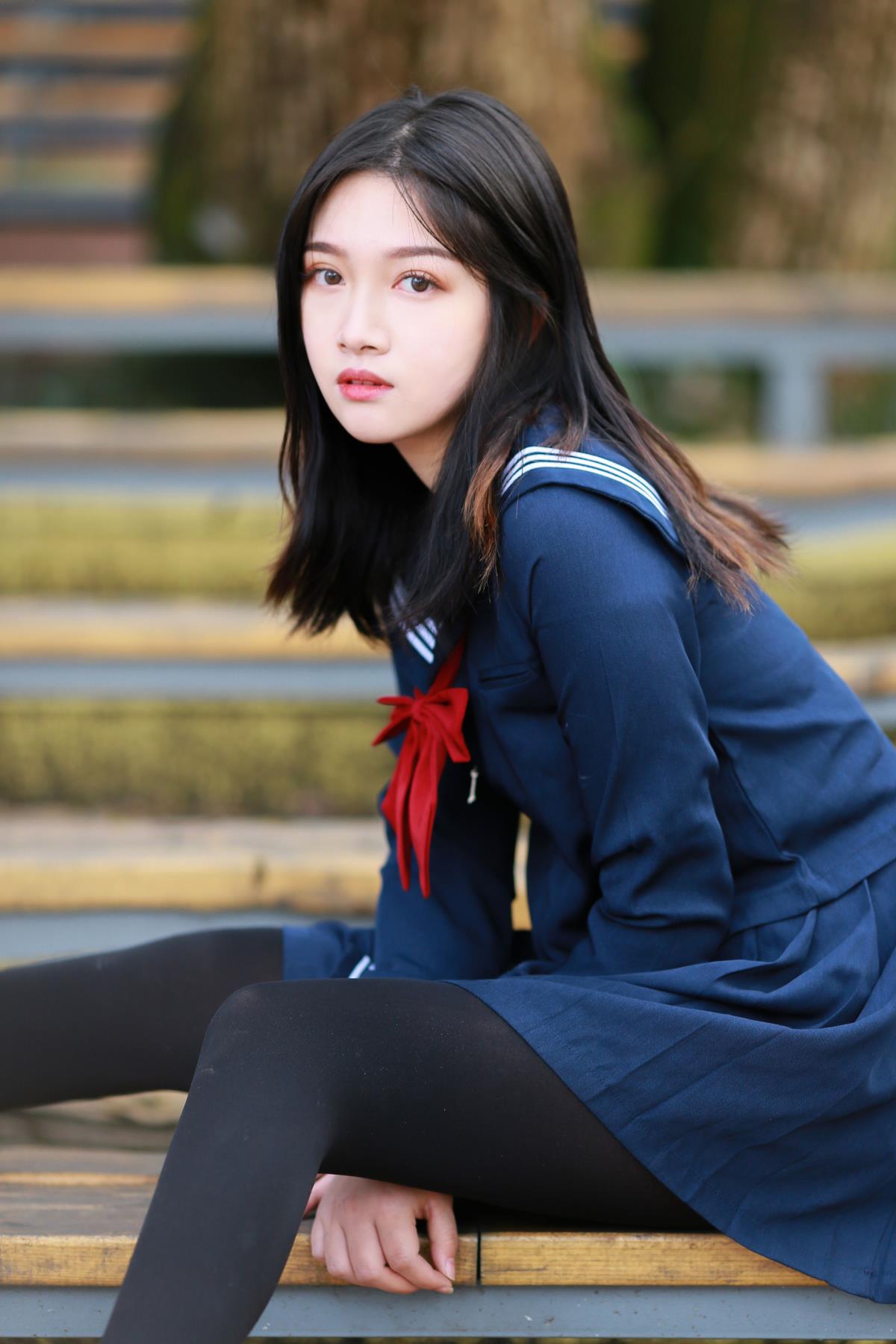 阳光校园：邂逅校花美少女的青春色彩与美好回忆