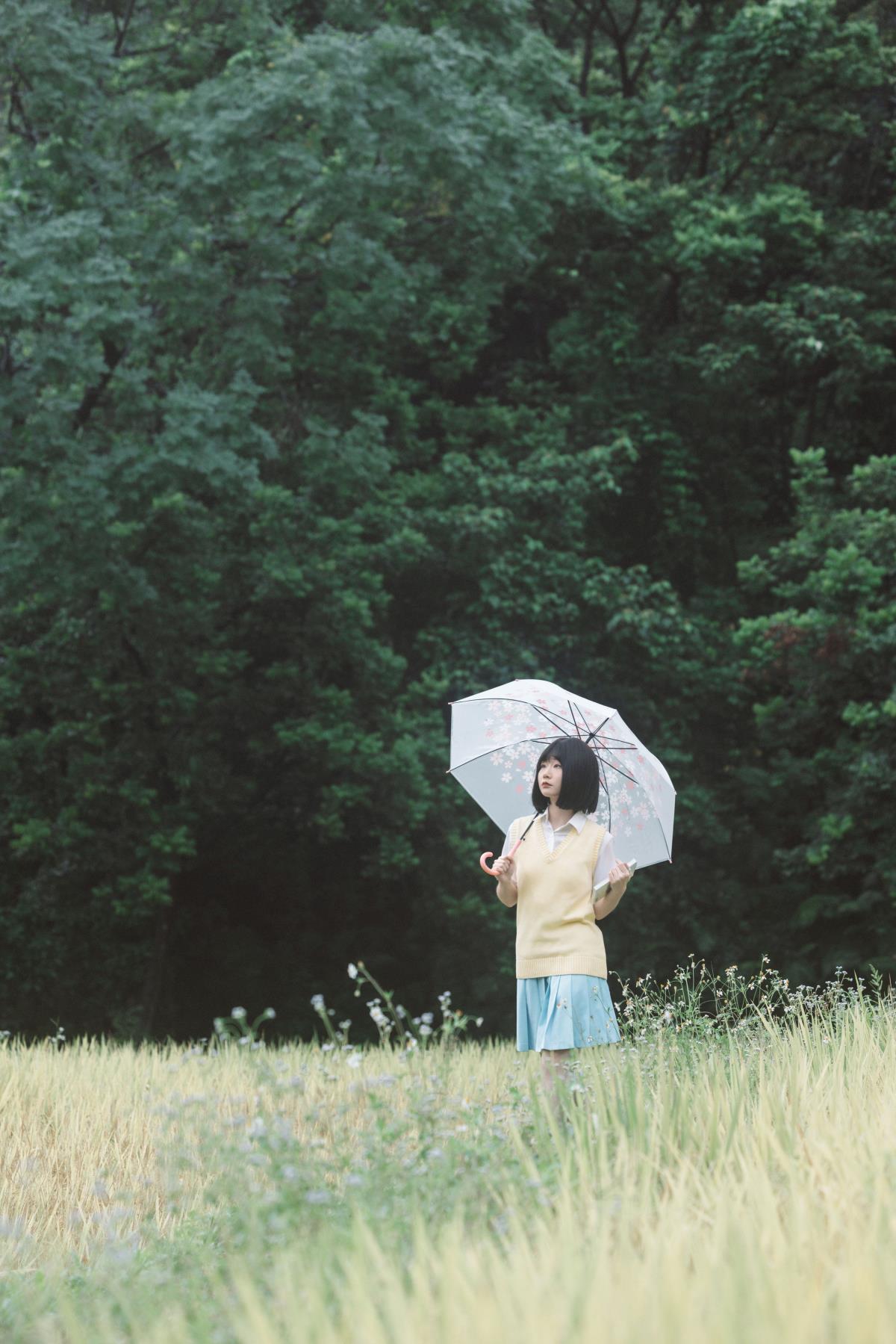 《JK少女的麦田梦：蝉鸣稻香间的诗意邂逅》