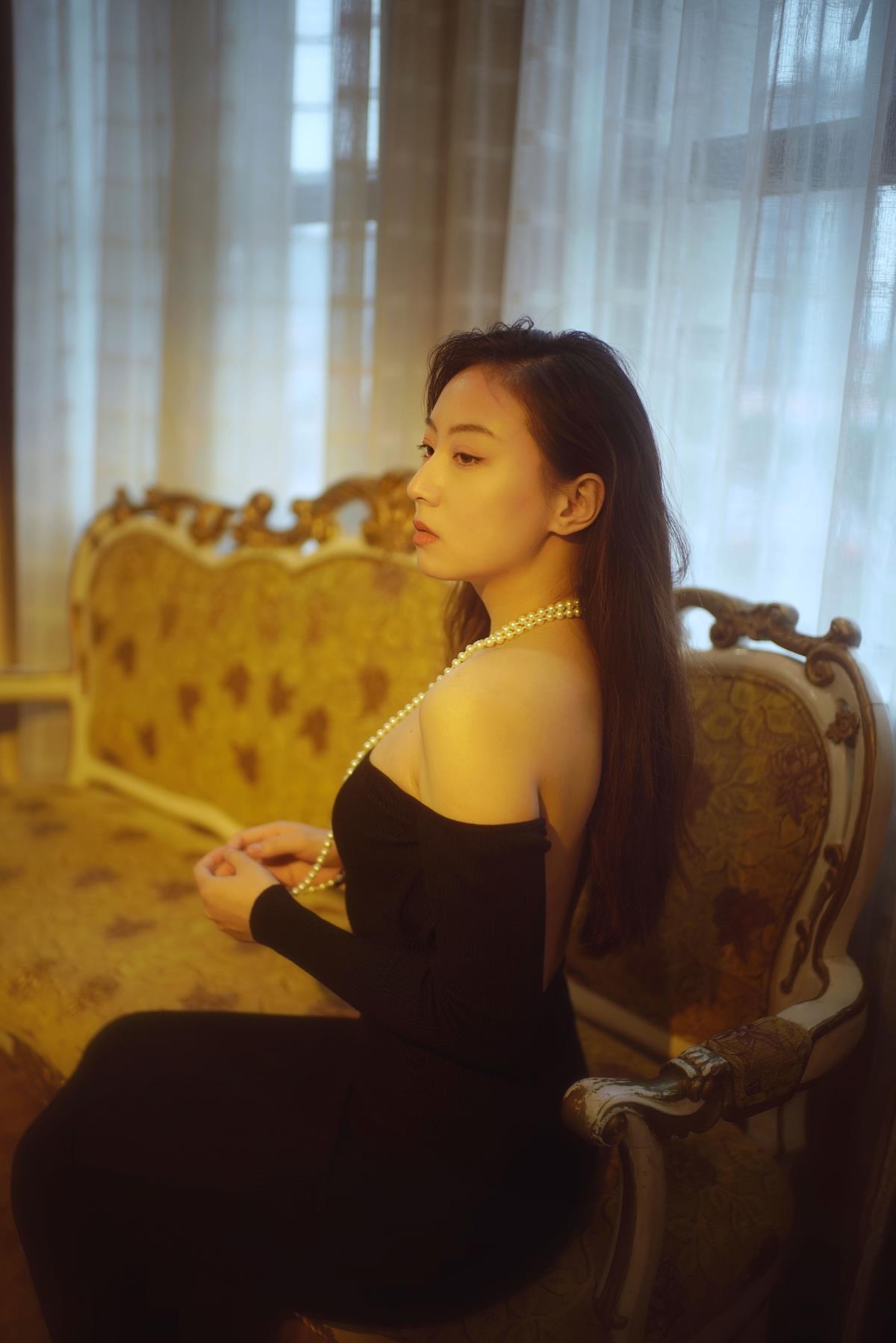 被遗忘时光里的港风韵味：寂寞思绪如蔡琴的歌