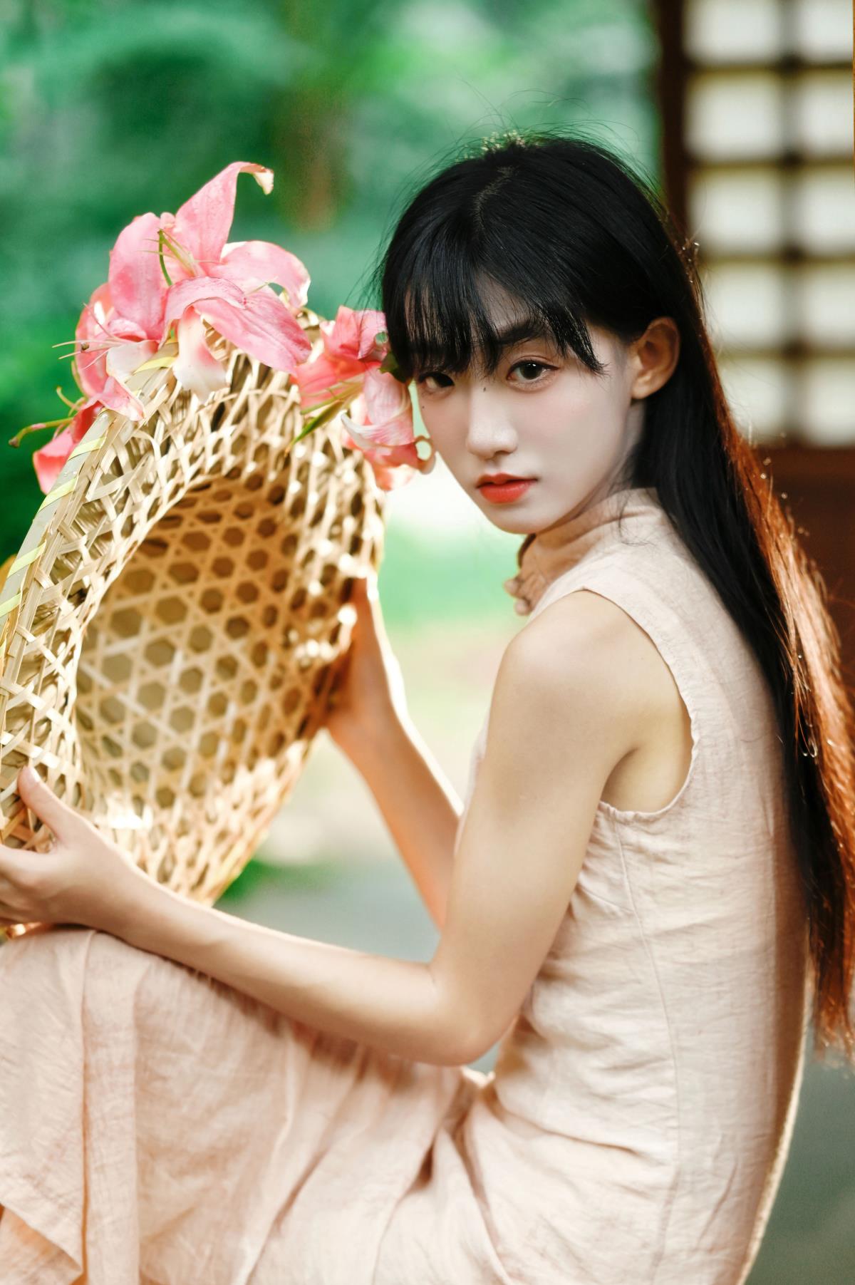 中式国风韵，旗袍绽百合情