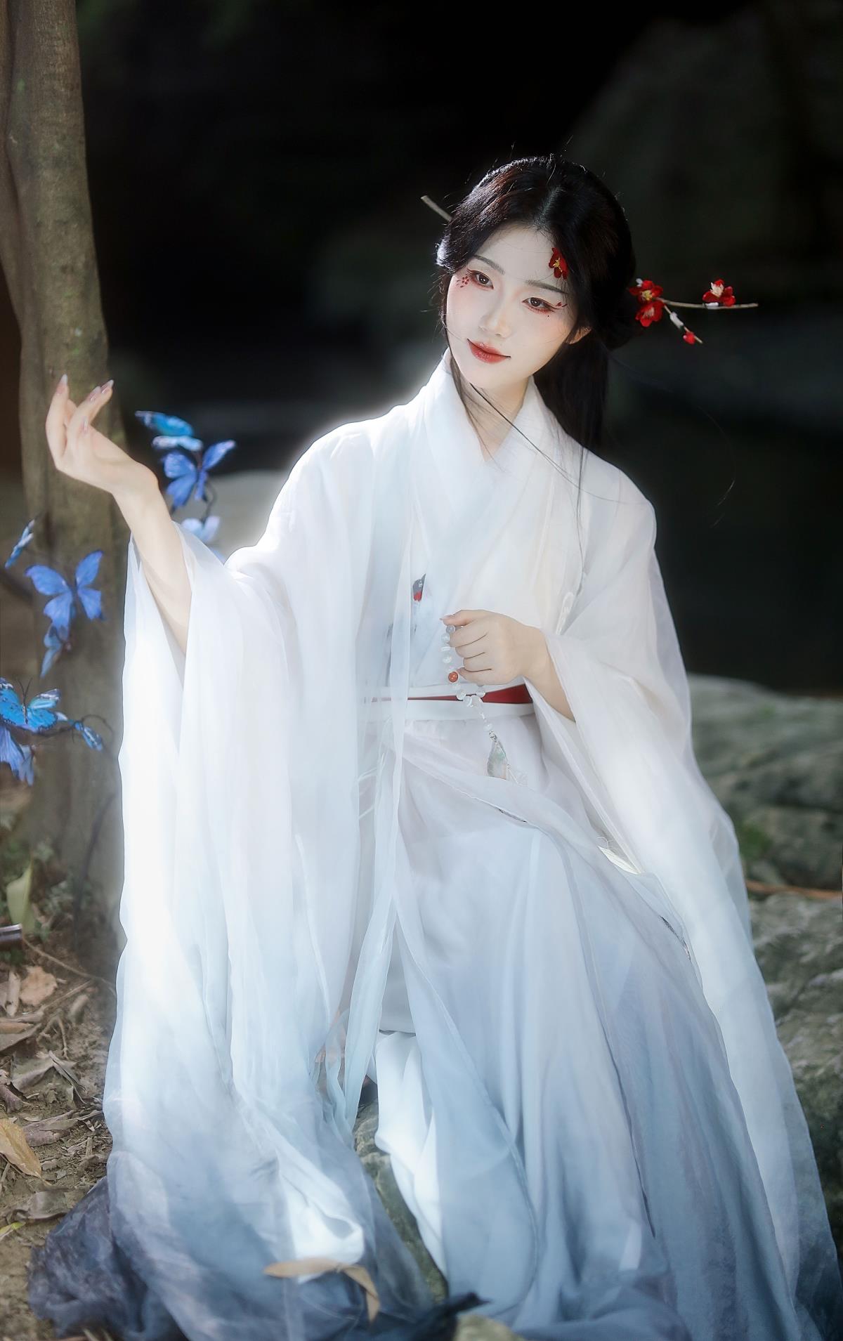 红梅：魏晋氛围下的梅花拟人，尽显精致风情