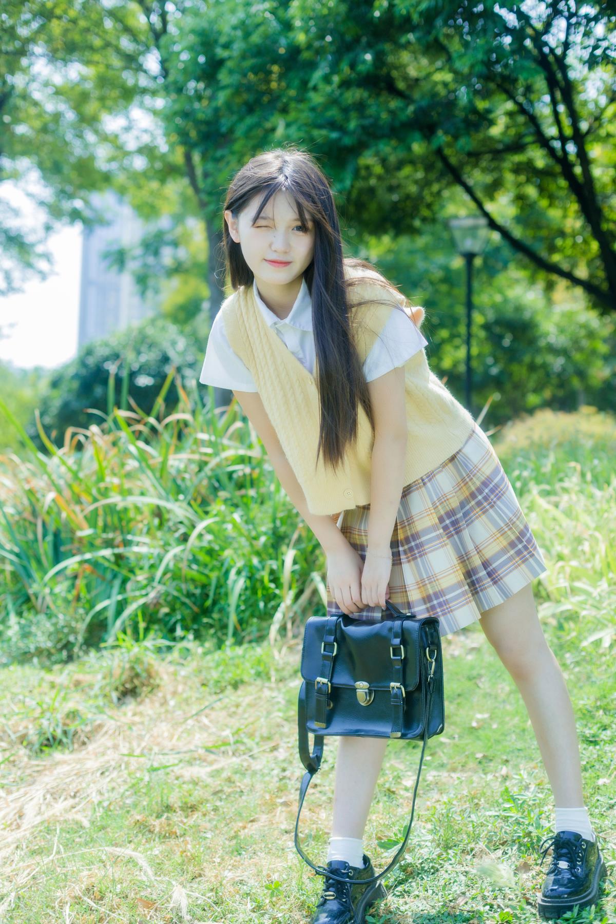 秋临，少女与山吹的清纯之约