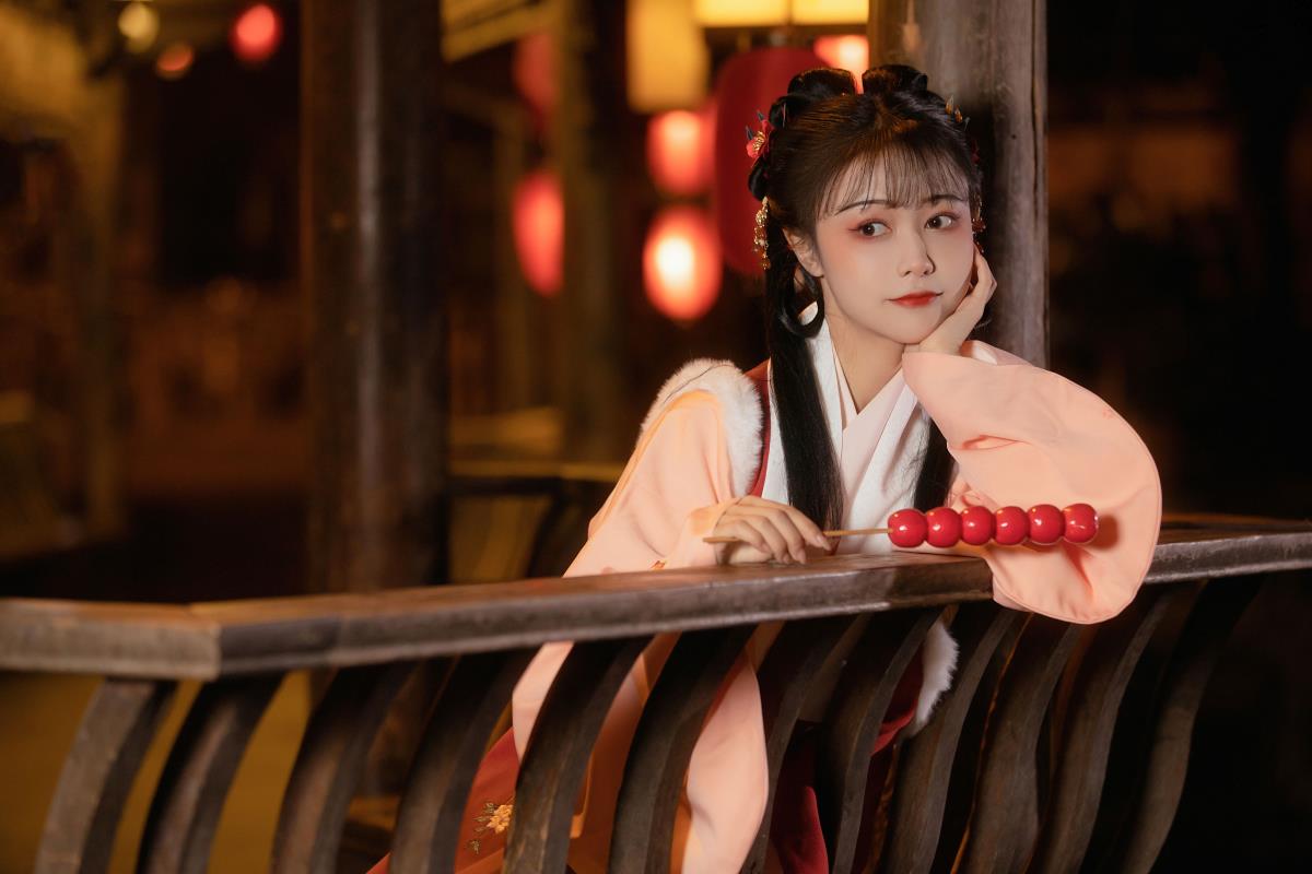 《上元光影：柳梢月下的古装古风之约》