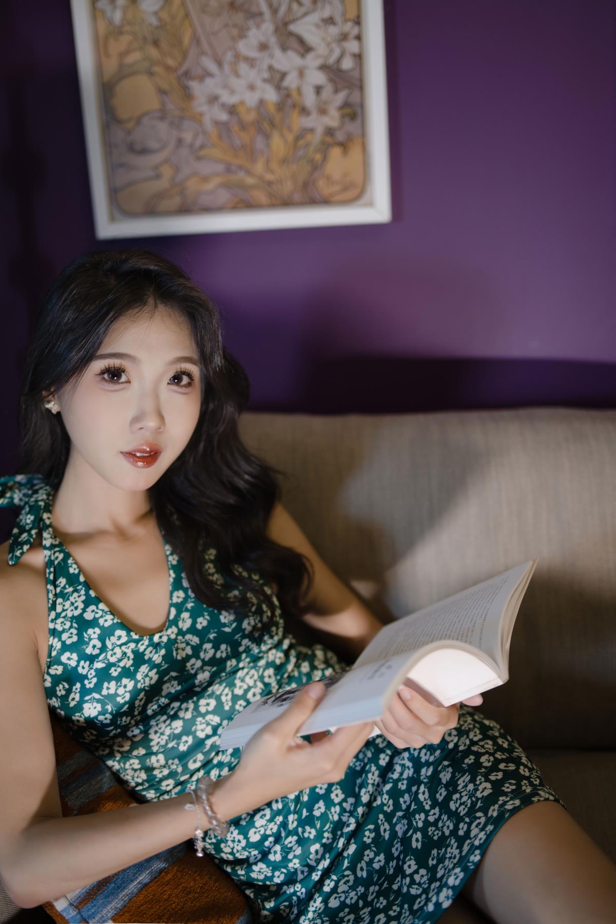 温婉浅笑，眸中藏温柔