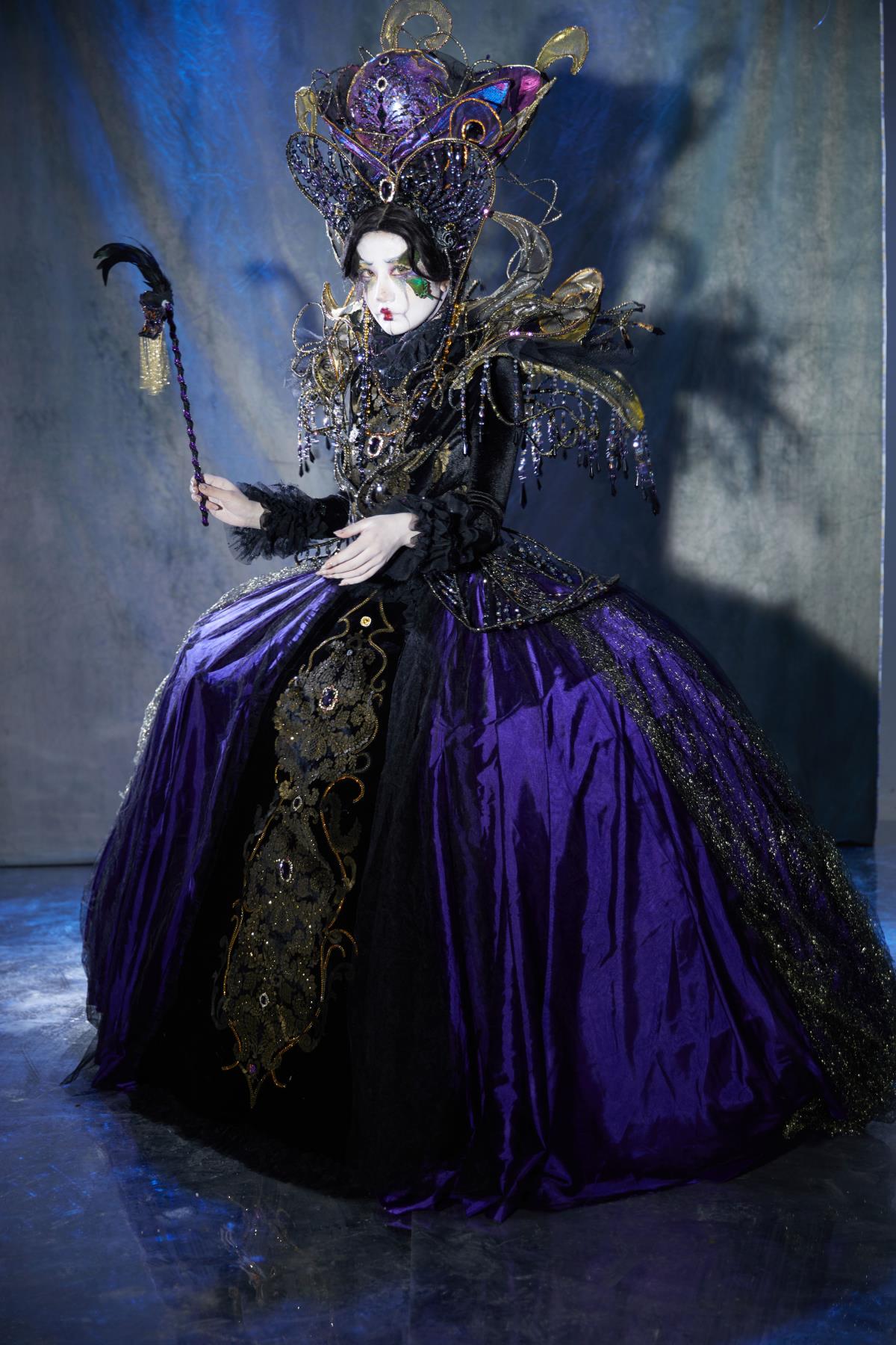 黑桃皇后君临，黑色光芒闪耀