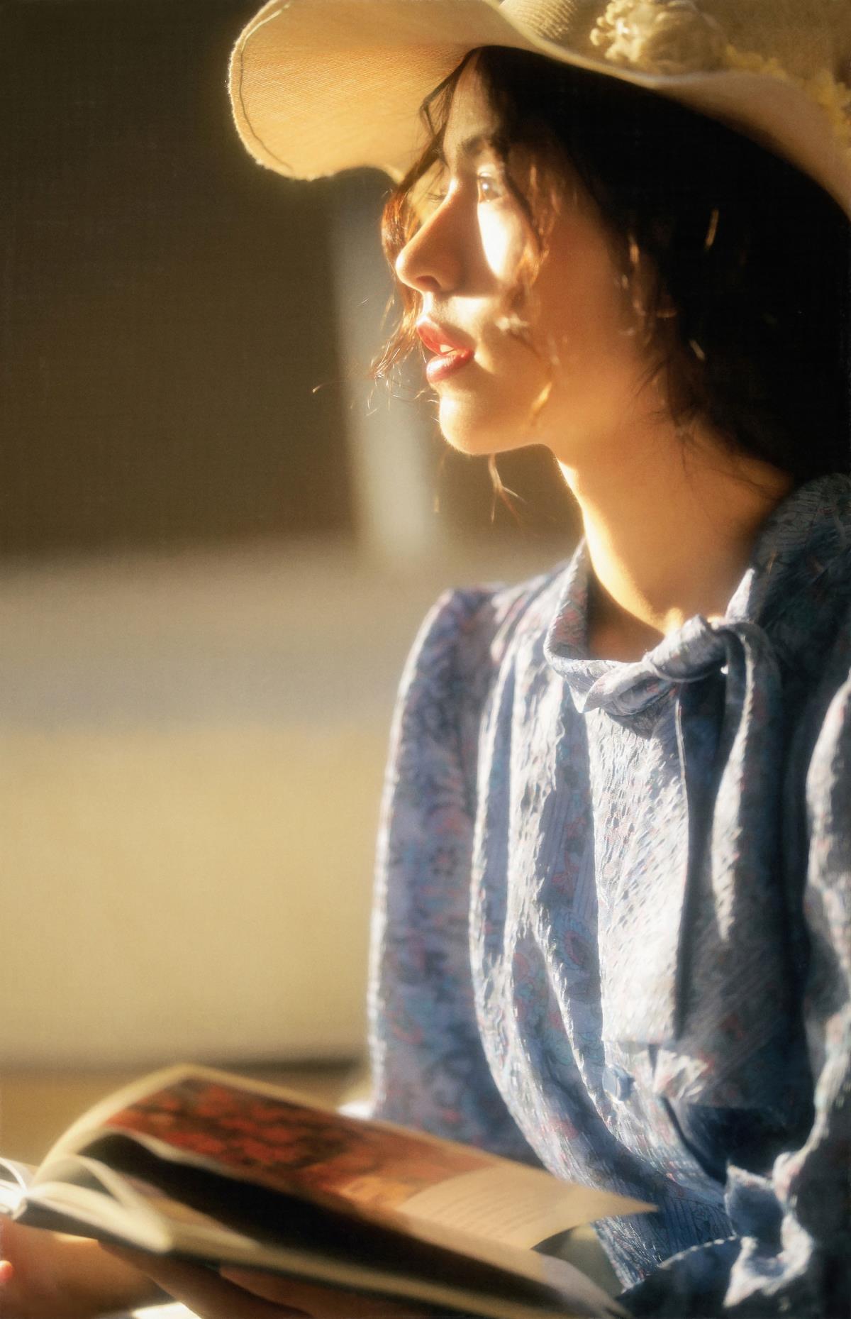 《古希腊爱神：与光同行，做发光者而非逐光者》《光影交织，邂逅唯美复古油画中的古希腊爱神》 《唯美复古油画里，古希腊爱神与光共赴的奇妙旅程》 《追随古希腊爱神脚步，踏上与光同行的梦幻之旅》 《当古希腊爱神遇上光影，演绎唯美复古的诗意篇章》