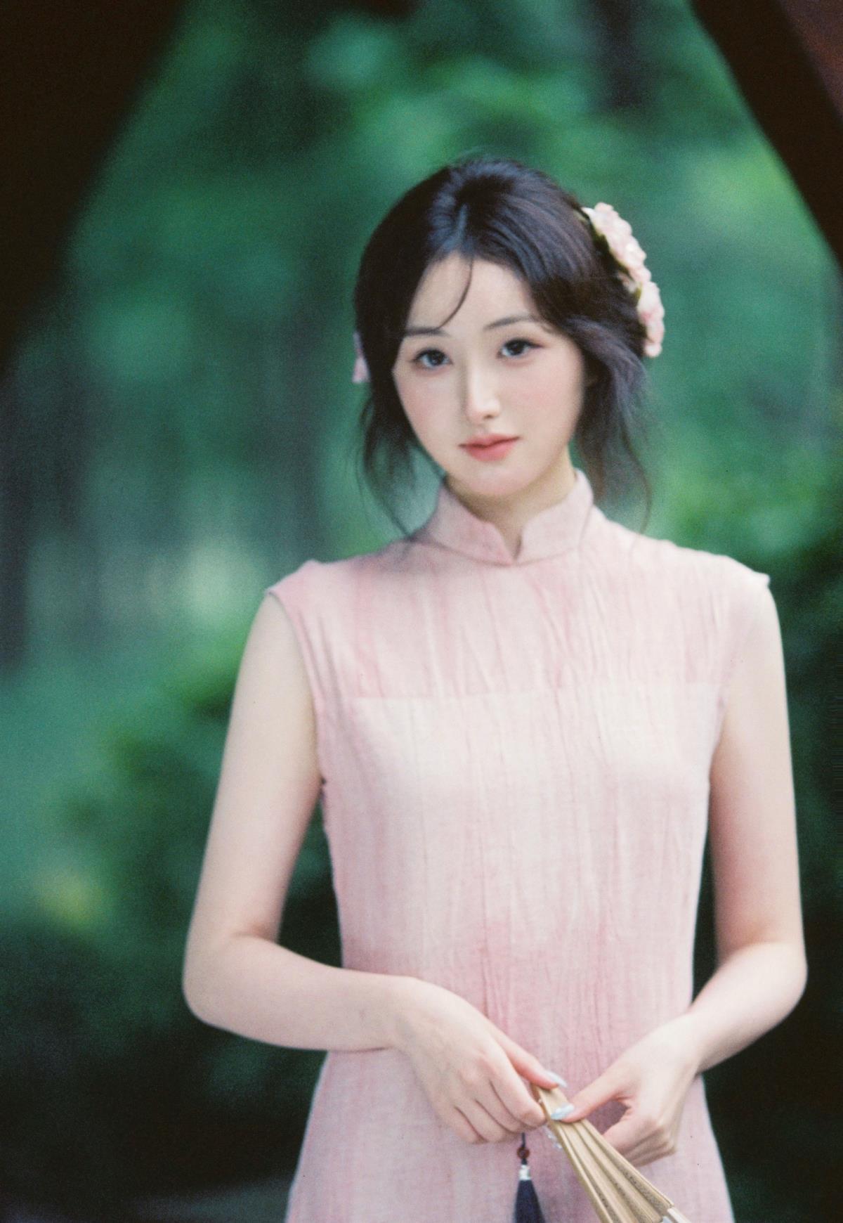 往事流转，旗袍眼眸间的优雅胶片