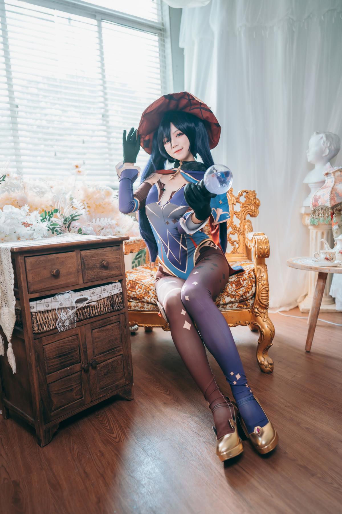 《铭记莫娜之名：伟大占星术士的奇幻Cosplay之旅》