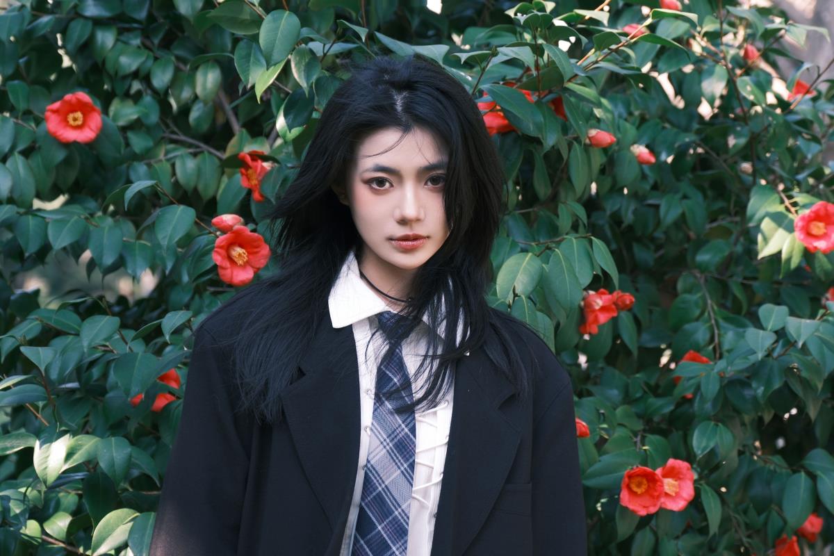 立冬时节山茶始，故人归来绽芳华