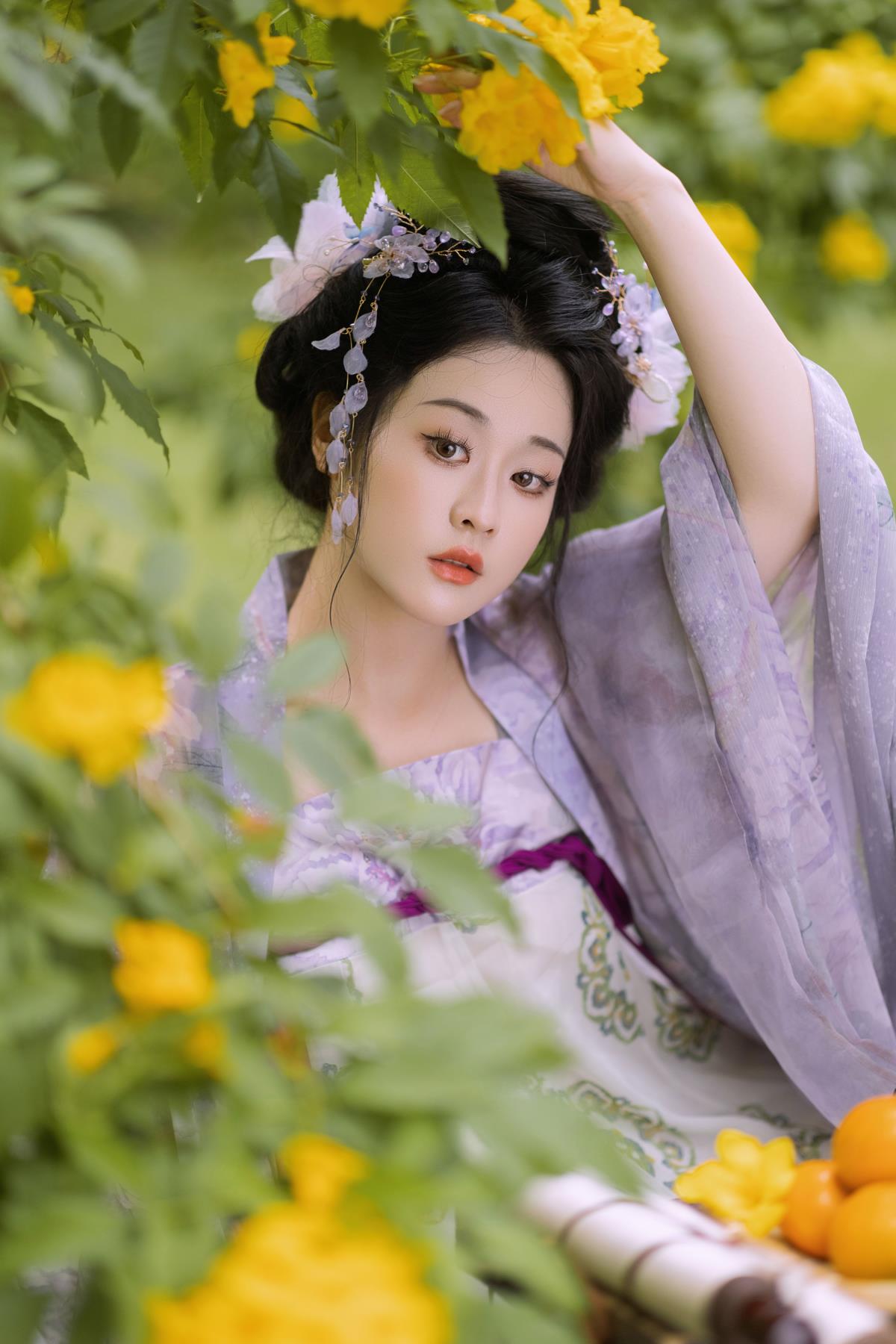 晚秋花：抱香枝头，不随黄叶舞秋风