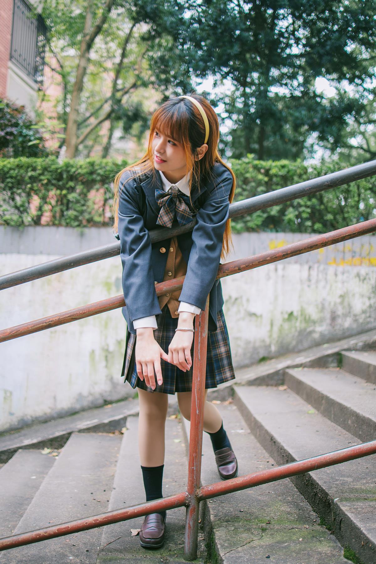 放课后的元气漫步：邂逅甜美与悠闲的时光