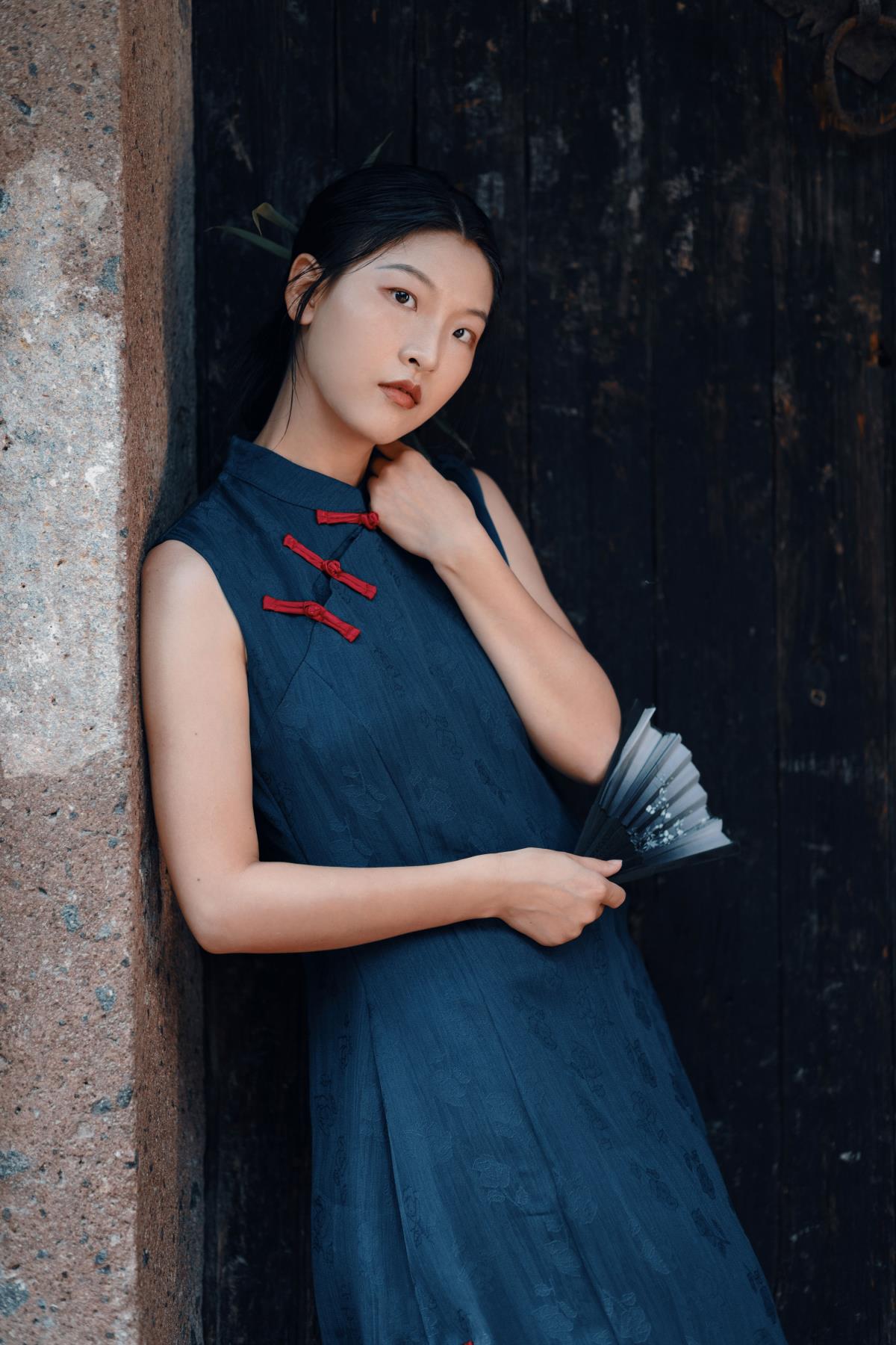 梦回民国：古典旗袍营造恍如隔世氛围