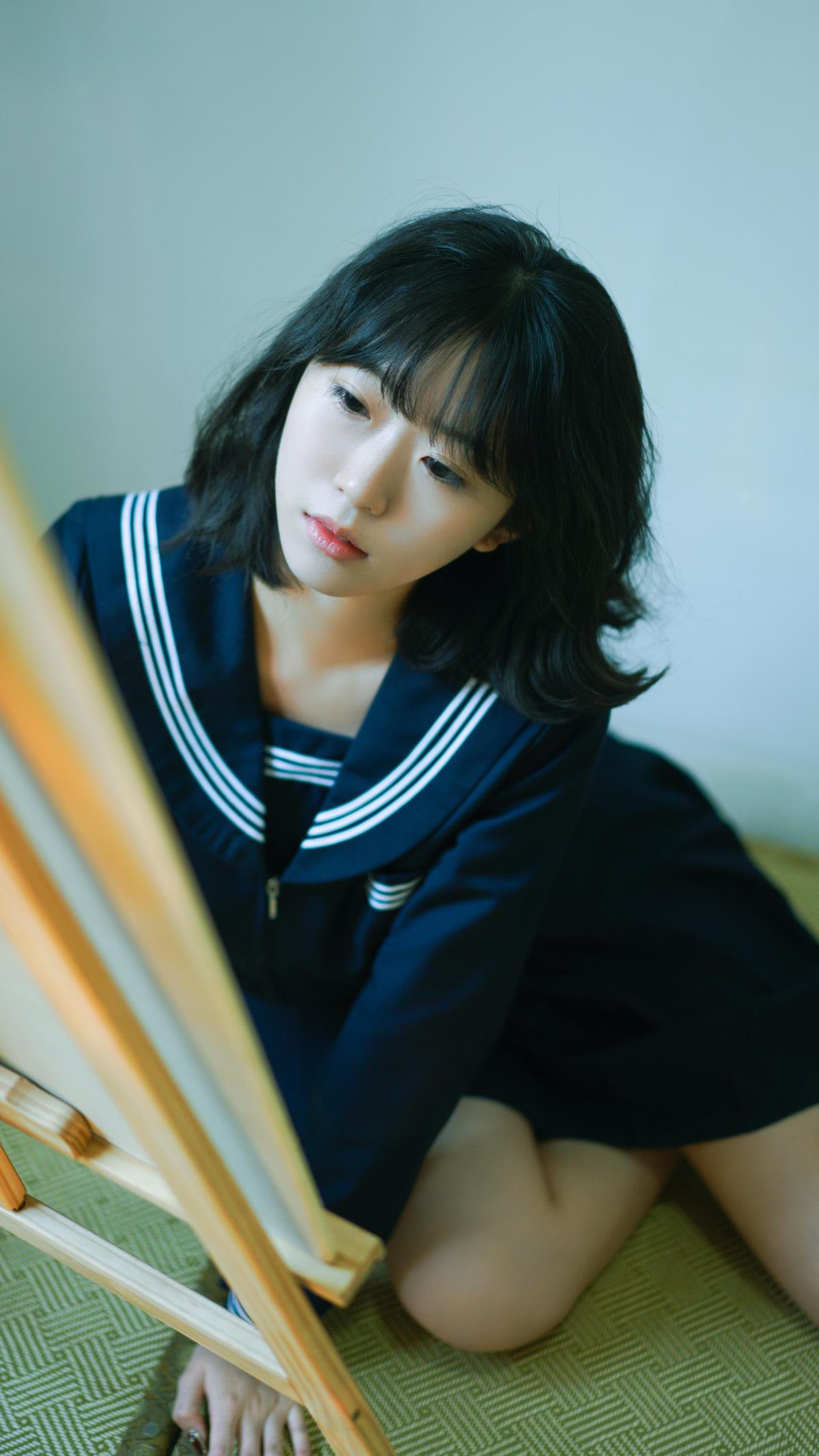 《JK 水手服少女：清喜时光里的芬芳日常》 JK 水手服，承载着青春的灵动与美好，宛如少女们心中盛开的繁花。在悠悠的休闲时光中，她们身着那一抹清新的色彩，清喜于每一寸流转的光阴。安稳于日常的细碎里，不慌不忙地踏出一程又一程独有的芬芳。那水手服的裙摆轻轻摇曳，似在诉说着少女们心中细腻的情思，编织出如梦如幻的青春篇章，在岁月的长河中散发着永恒的魅力。