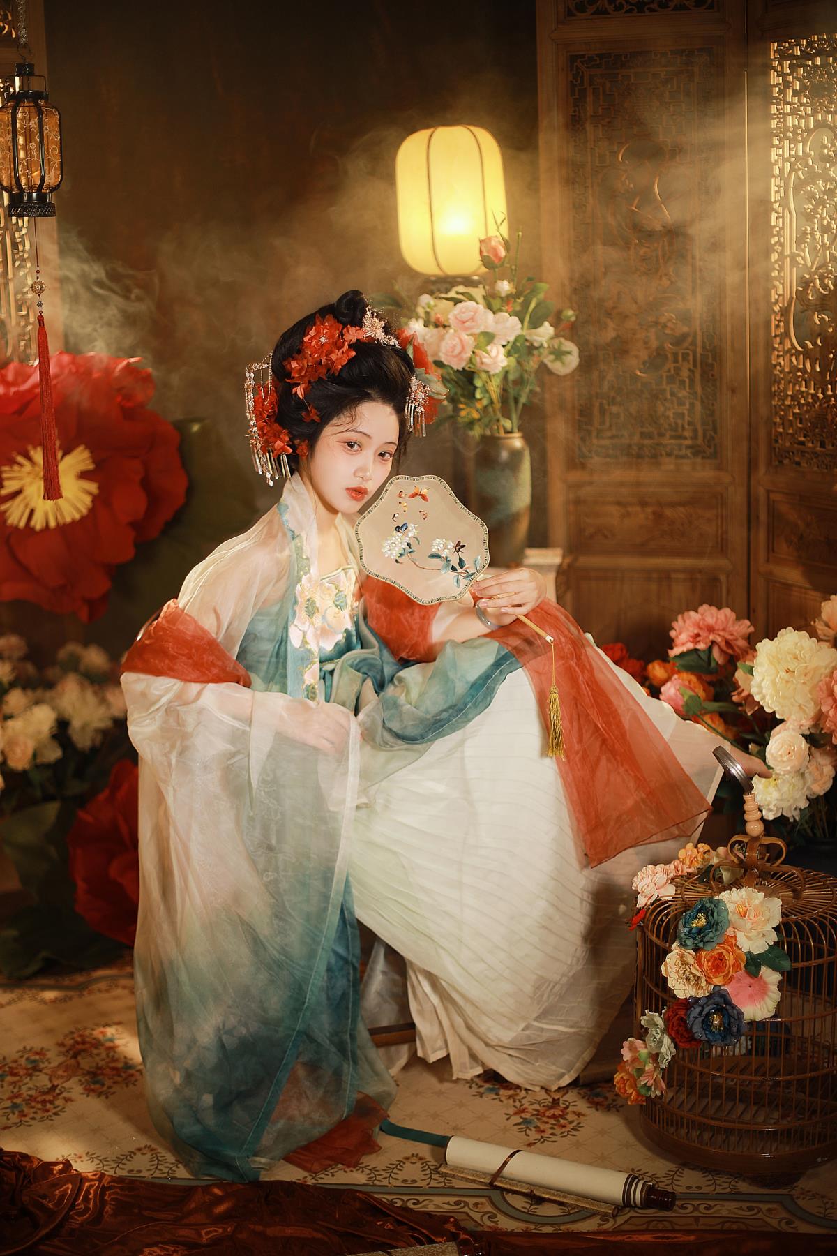 华丽唐风汉服：疏影横斜水清浅，尽显古风意境