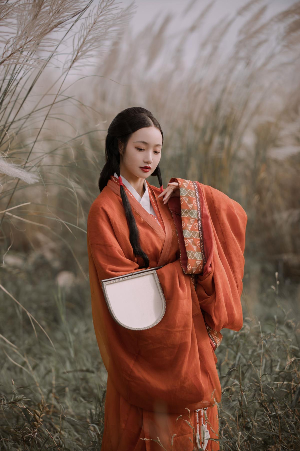 秋至芦苇飘，相思盼君归