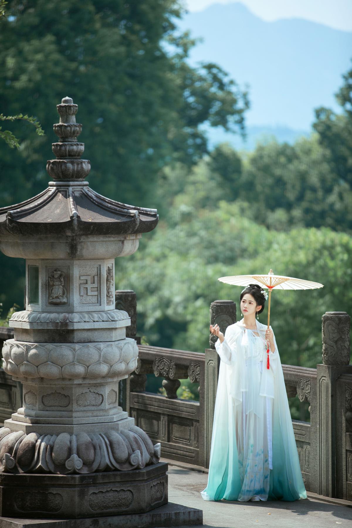 昨夜雨疏风骤，绿肥红瘦间的唯美古风意境