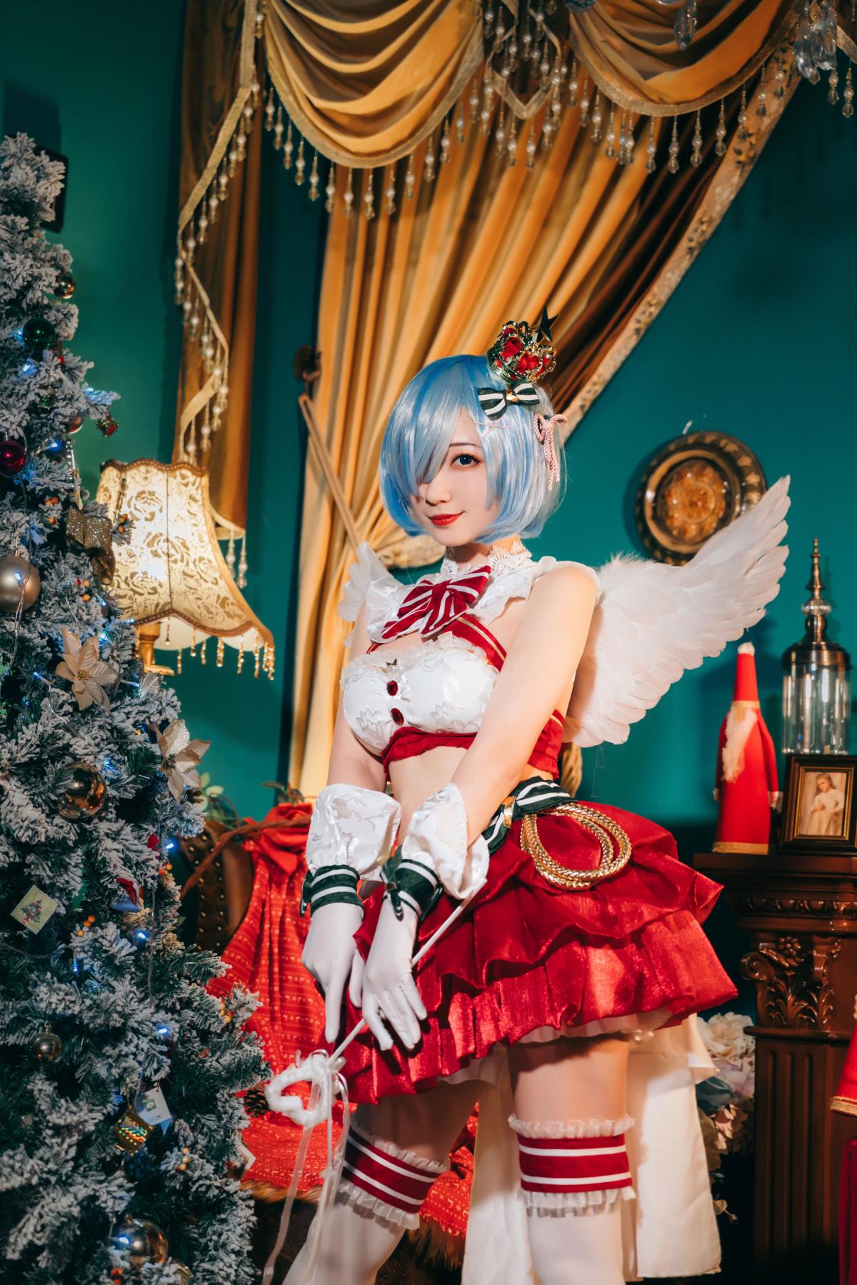 《蕾姆的圣诞：节日里的梦幻cosplay》