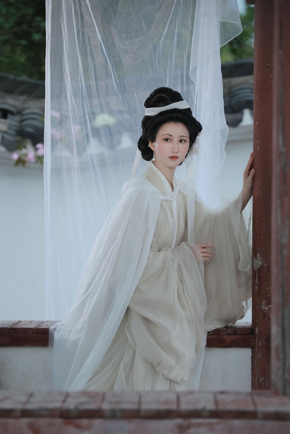 遥想小乔当年，今却凄凄惨惨戚戚