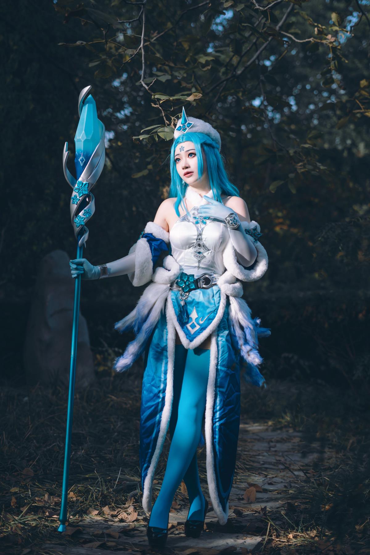 《冰雪之华：王者荣耀王昭君的梦幻cosplay》