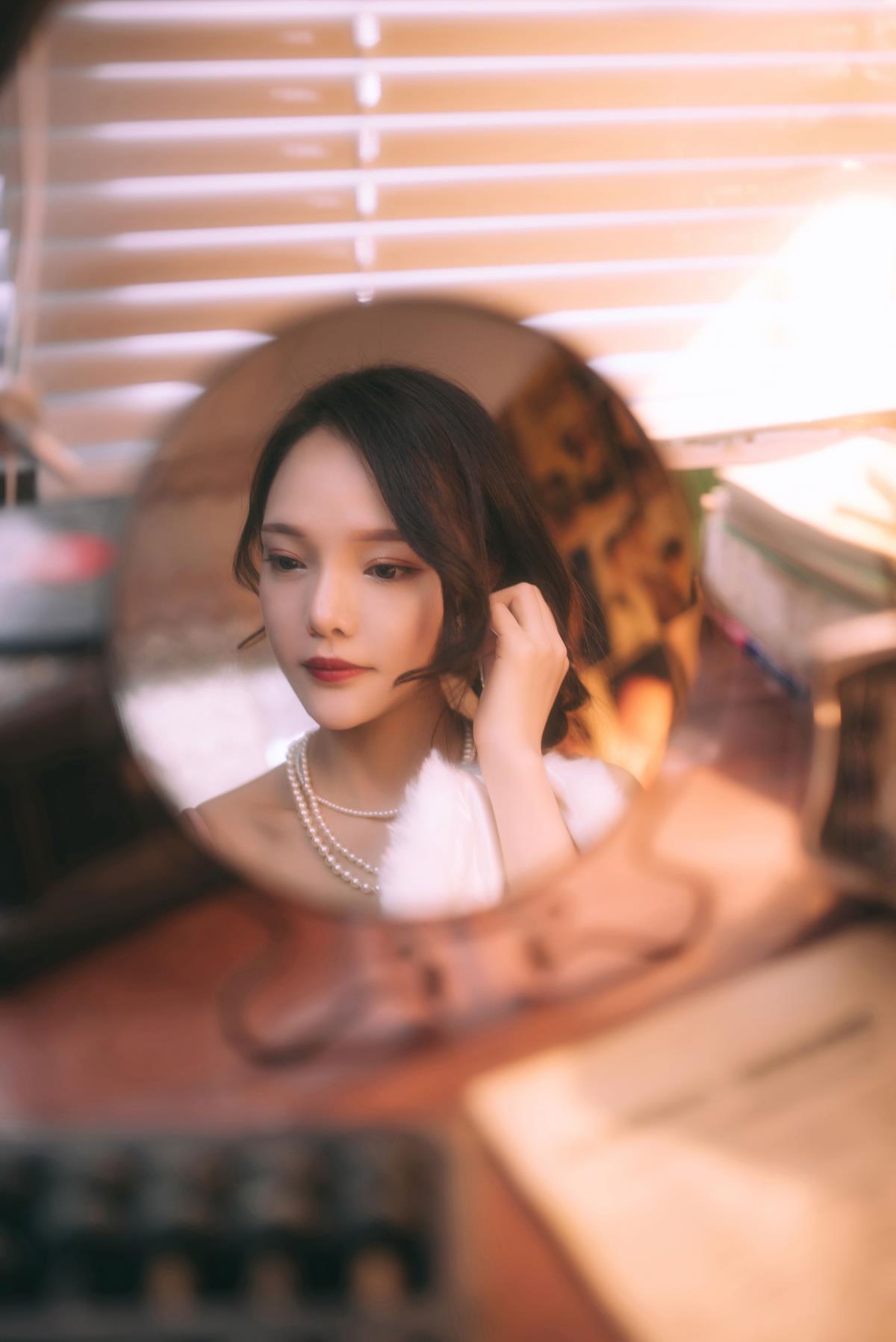 词不达意间，寻复古浪漫与诗意