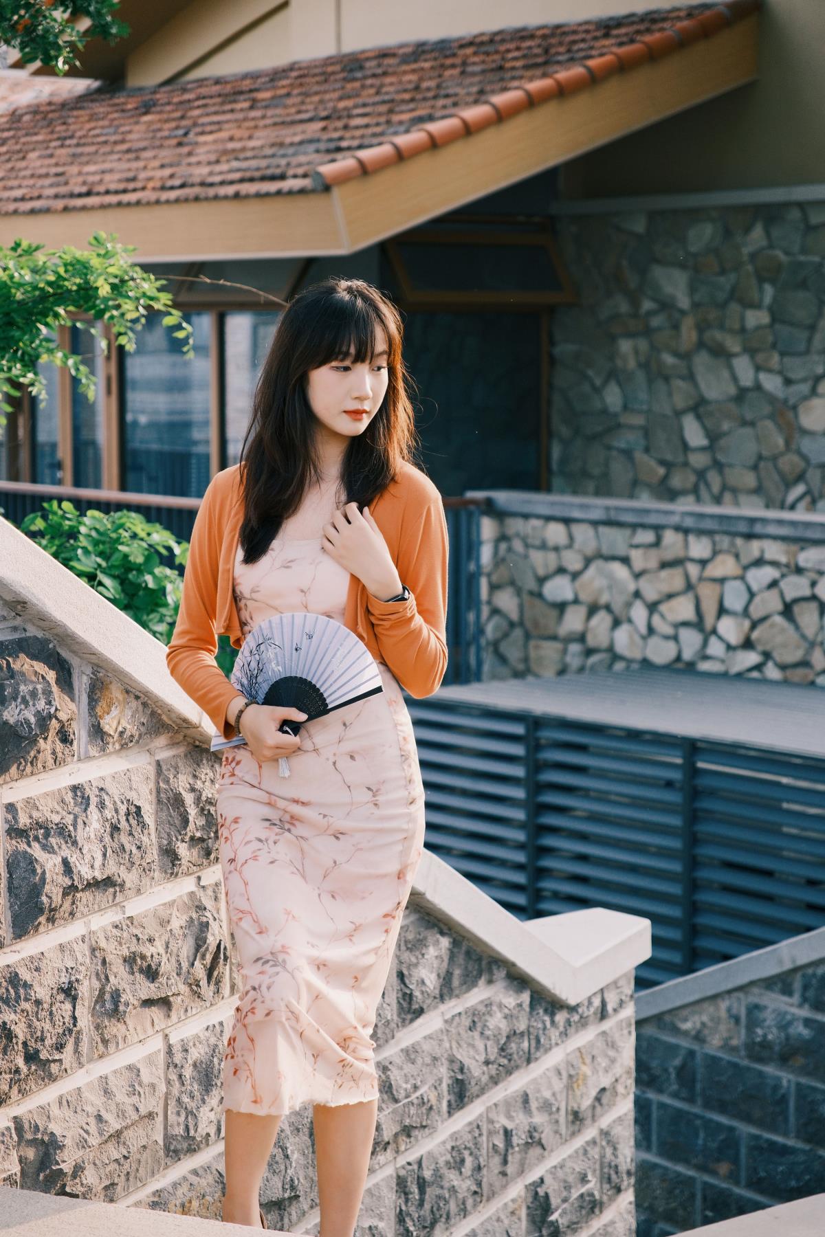 日落黄昏，旗袍姐姐与未完的诗意