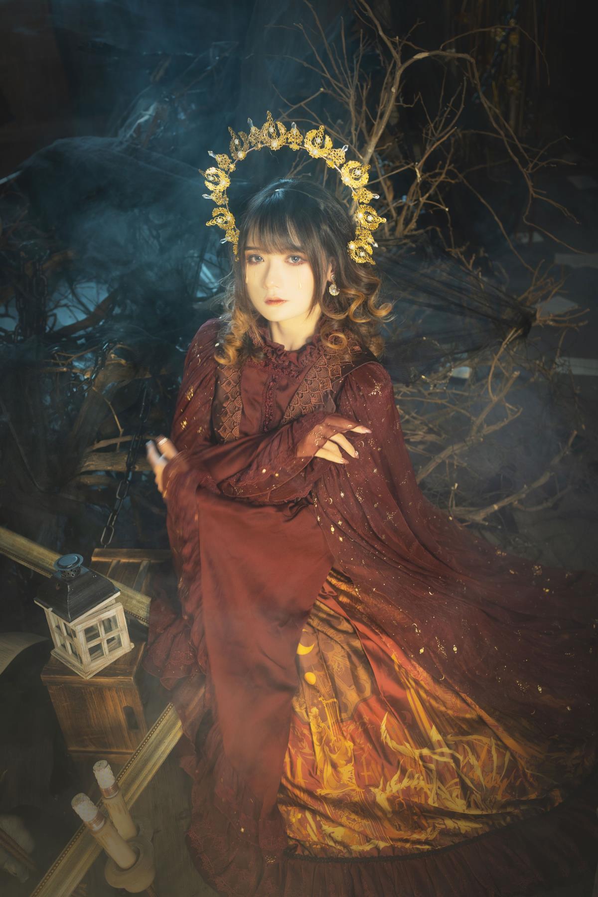 《暗黑系Lolita写真：噩梦与Cosplay交织的洛丽塔之境》