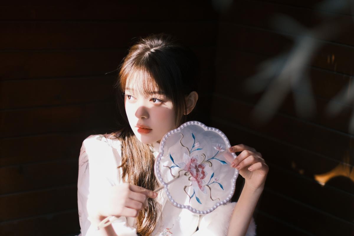 时光清浅处的旗袍之美：一半素心兰以清简，一半寂静许清欢