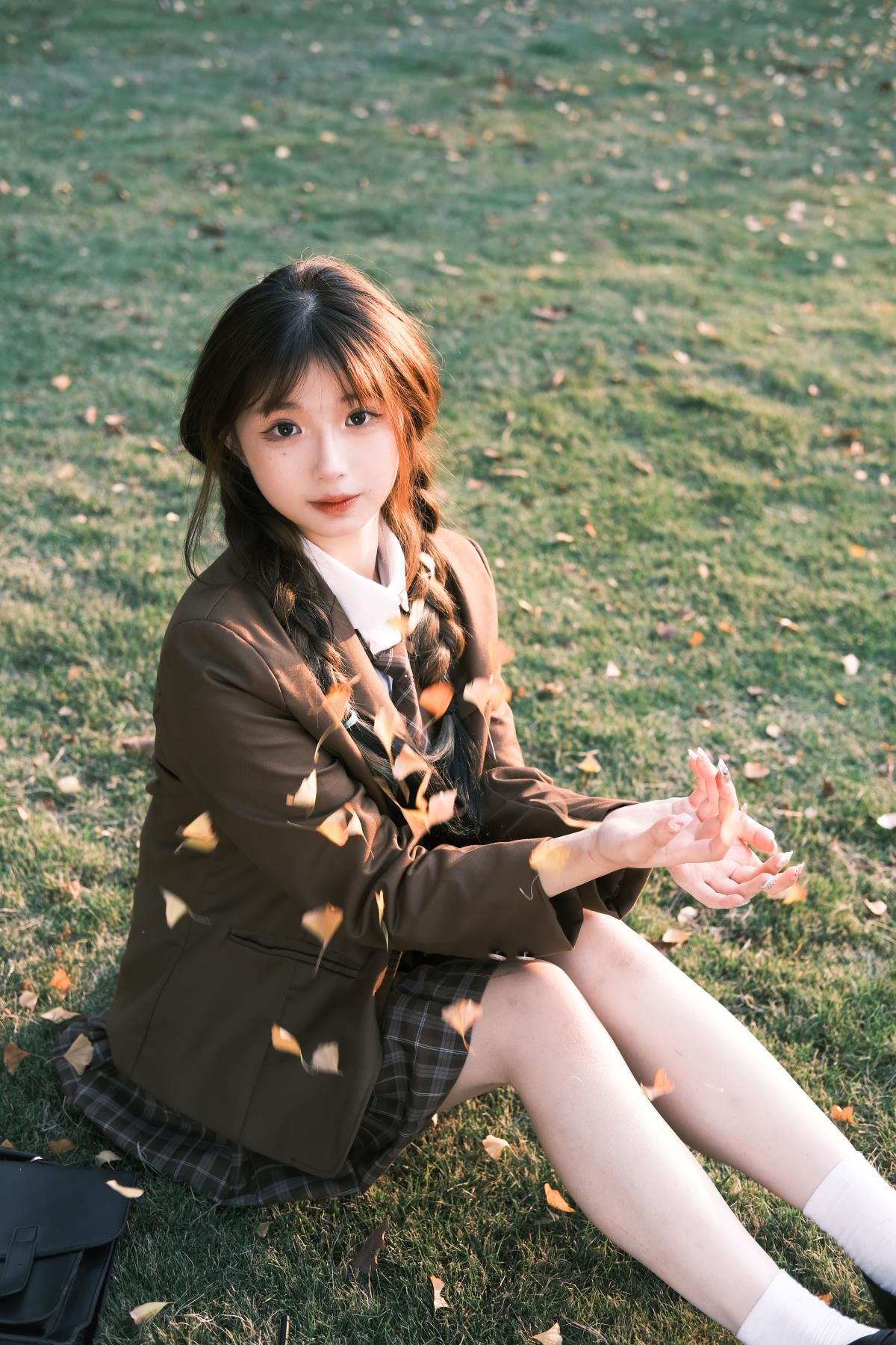 黄昏晓处，邂逅元气少女与那段回首的青春时光