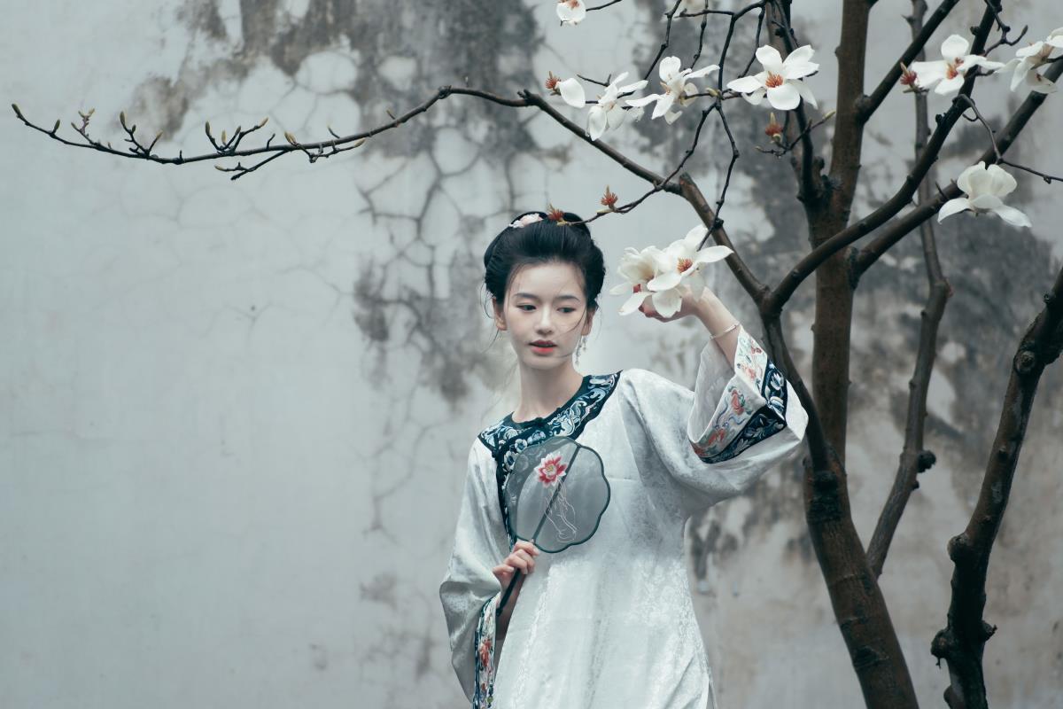 天青色烟雨里的满族怀旧情殇