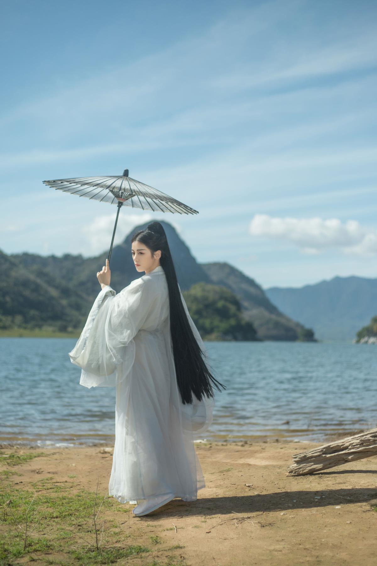 侠客行：灵山秀色，空水氤氲间的古风女侠
