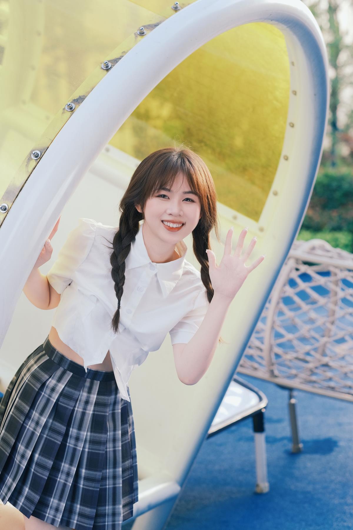 《游乐园：重拾童真，邂逅甜美与可爱》 解析：原内容围绕游乐园展开，提到能让人仿佛回到童年时光，还包含了可爱、女孩、甜美等元素，“重拾童真，邂逅甜美与可爱”既涵盖了这些要点，又富有文艺风格和意境，能吸引读者的兴趣。 同时，按照要求没有添加《》符号 。