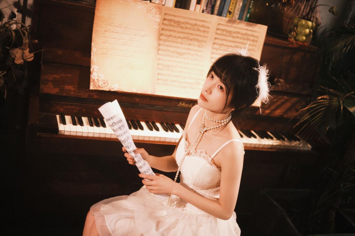钢琴天使：倘若南风知我意，莫将晚霞落黄昏之 Cosplay 风情